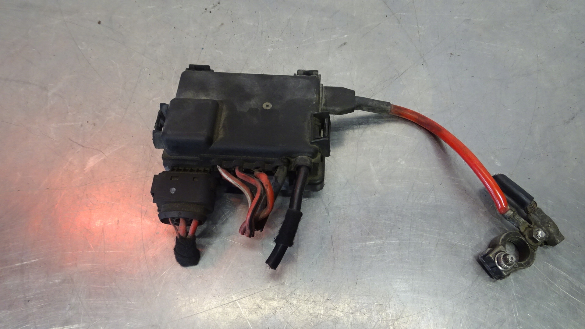 SKRZYNKA BEZPIECZNIKÓW AKUMULATORA VOLKSWAGEN SHARAN 1.9