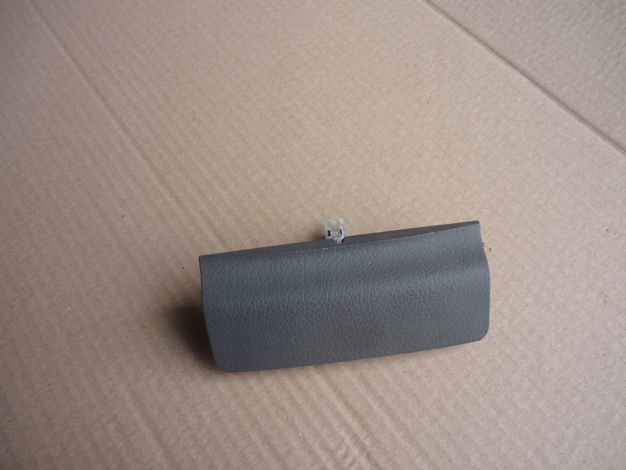 PODŚWIETLENIE POPIELNICZKI ZAŚLEPKA TUNELU TYŁ AUDI A4 B6 B7 SWING