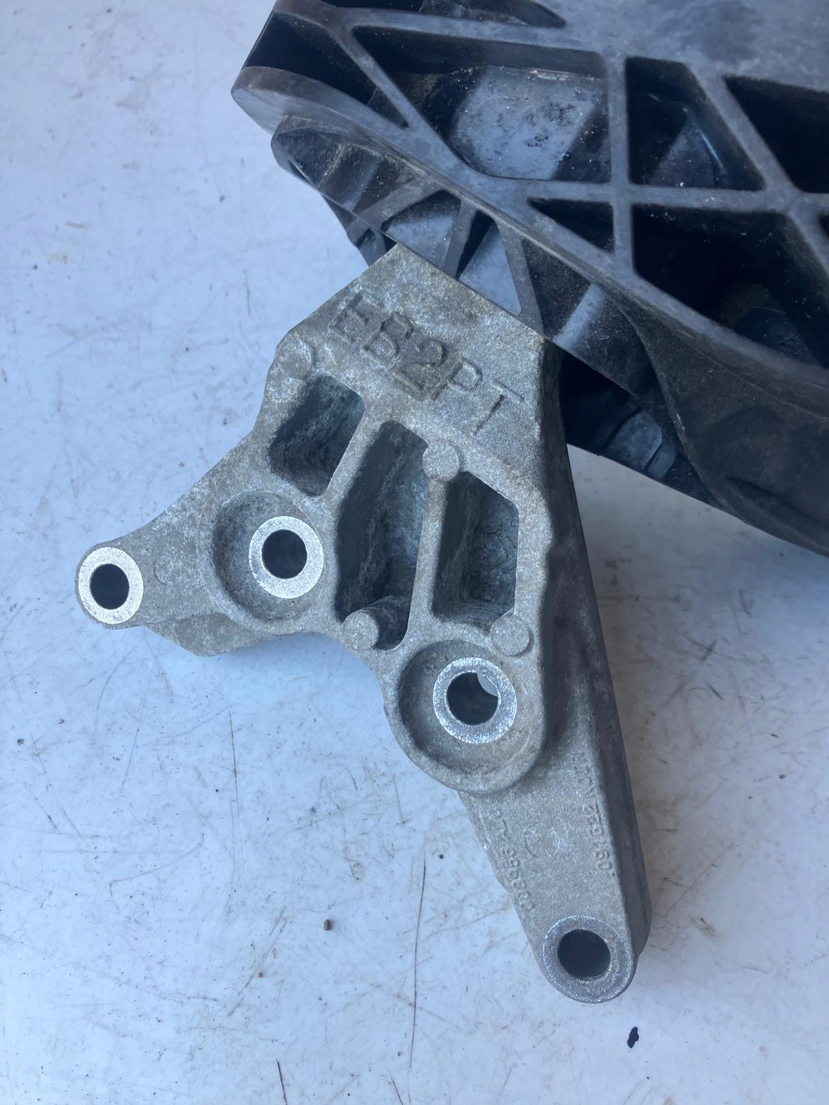 holder engine mount CITROEN C4 PICASSO II 1.2 THP 008956