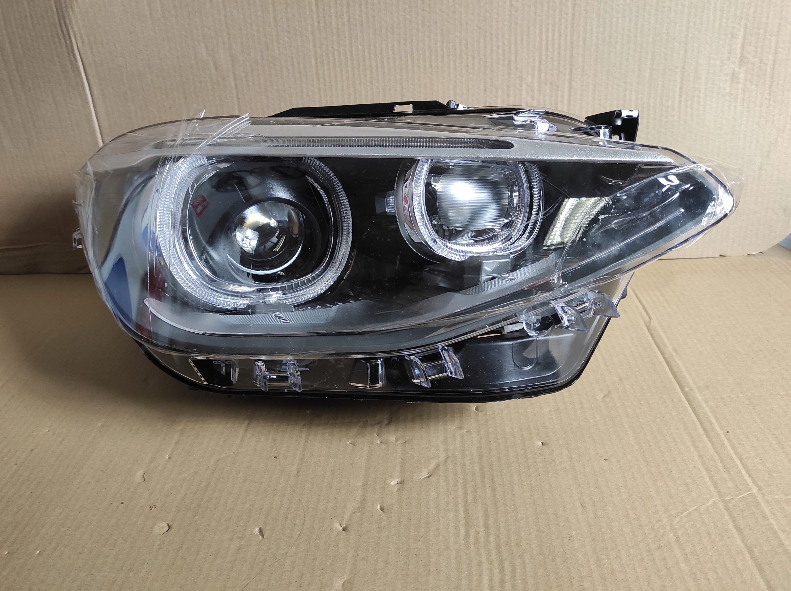 light reflektor glowny right front right front BMW F20 Xenon led 11-15