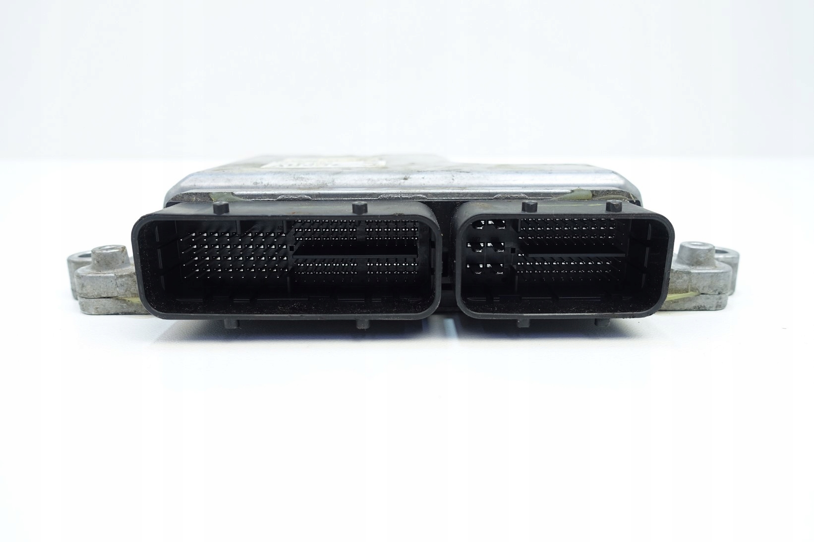 computer control unit of the engine MAZDA II P5RV18881