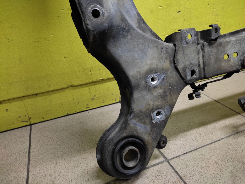 VOLVO XC90 2.9 subframe axle beam axle beam