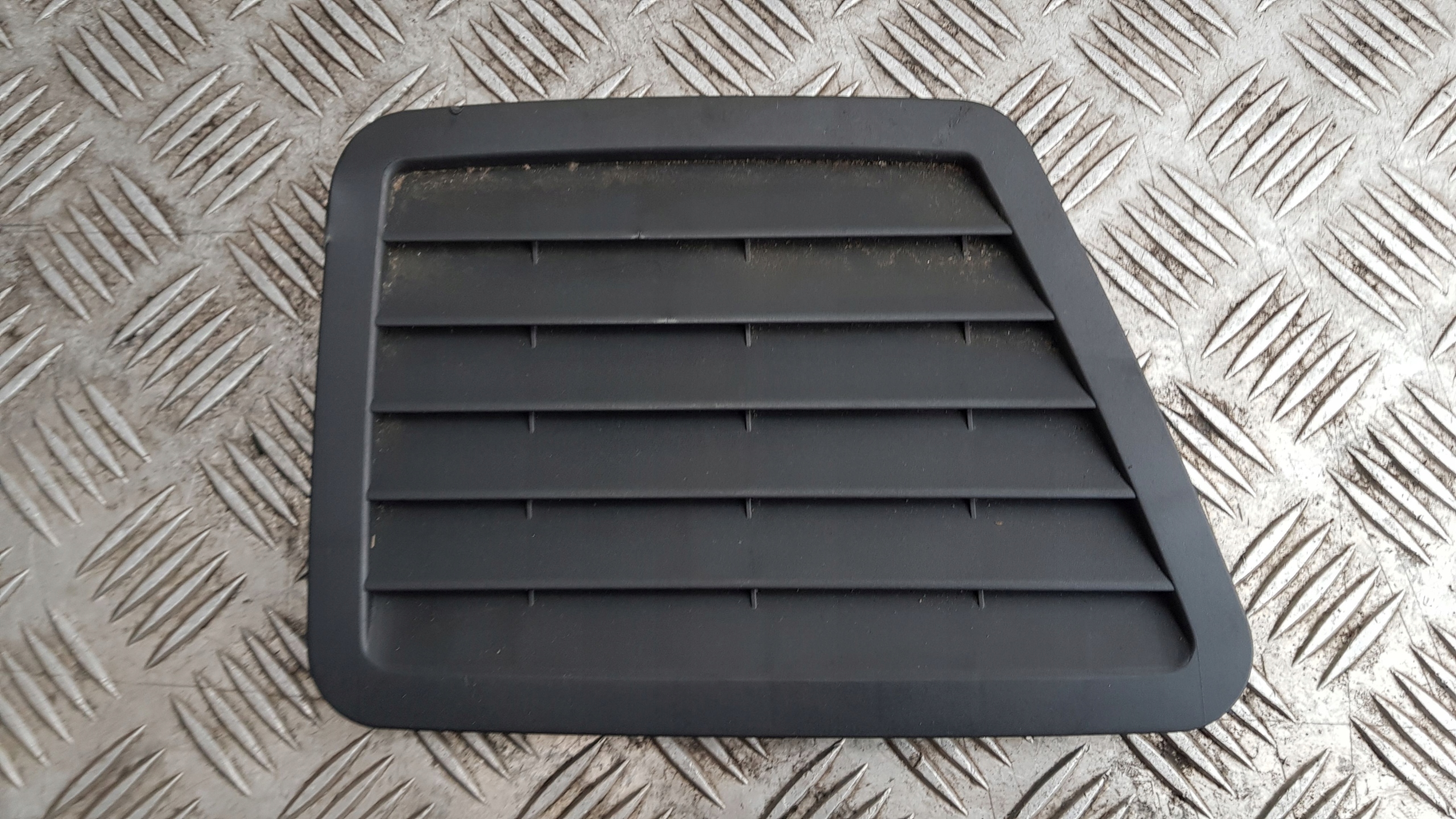 MERCEDES W220 grid air conditioning devices rear part right A2208310236