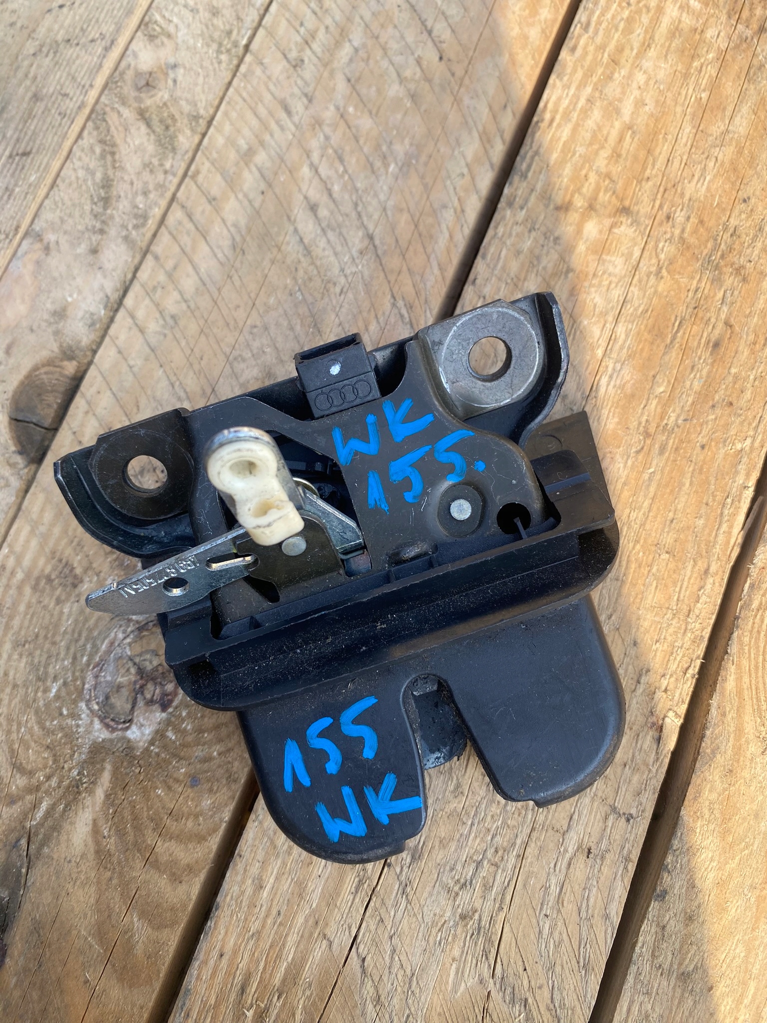 lock bonnet boot AUDI A2 8Z0827520