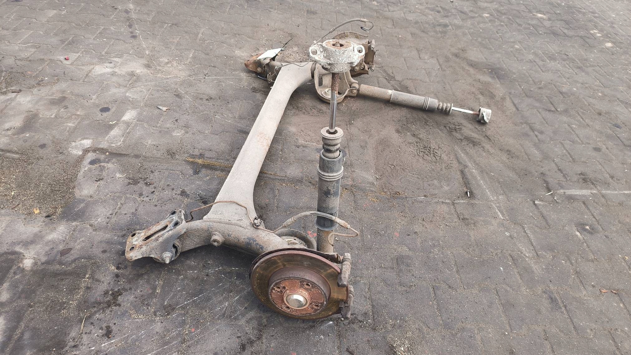 träger / Achsträger heck PEUGEOT 307 HB