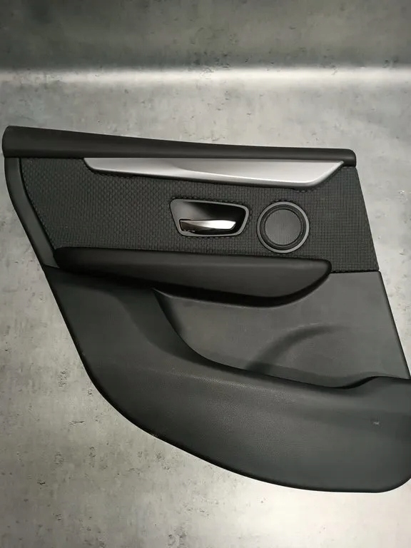 BMW 2 F45 дверные карты зад