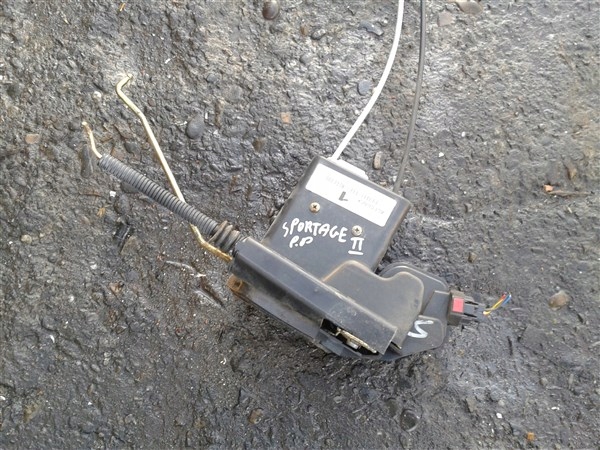 ЗАМОК ПЕРЕДНІЙ ПРАВИЙ KIA SPORTAGE II 813201F010 EU