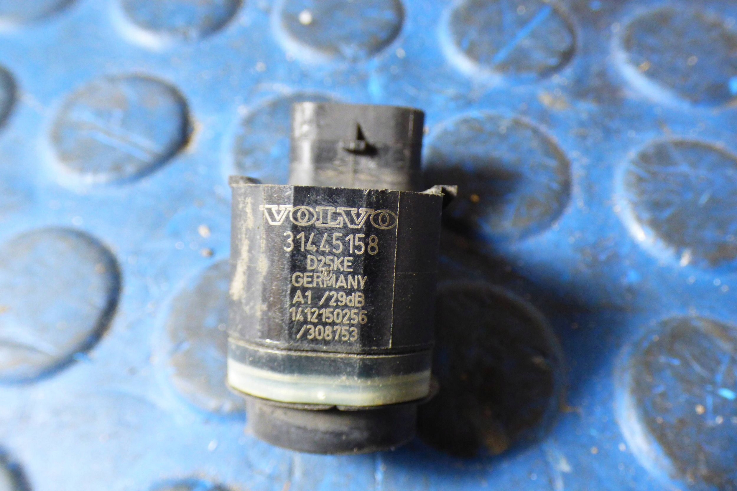 Volvo XC60 and sensor PDC front 31445158 original lakier 700 700-16