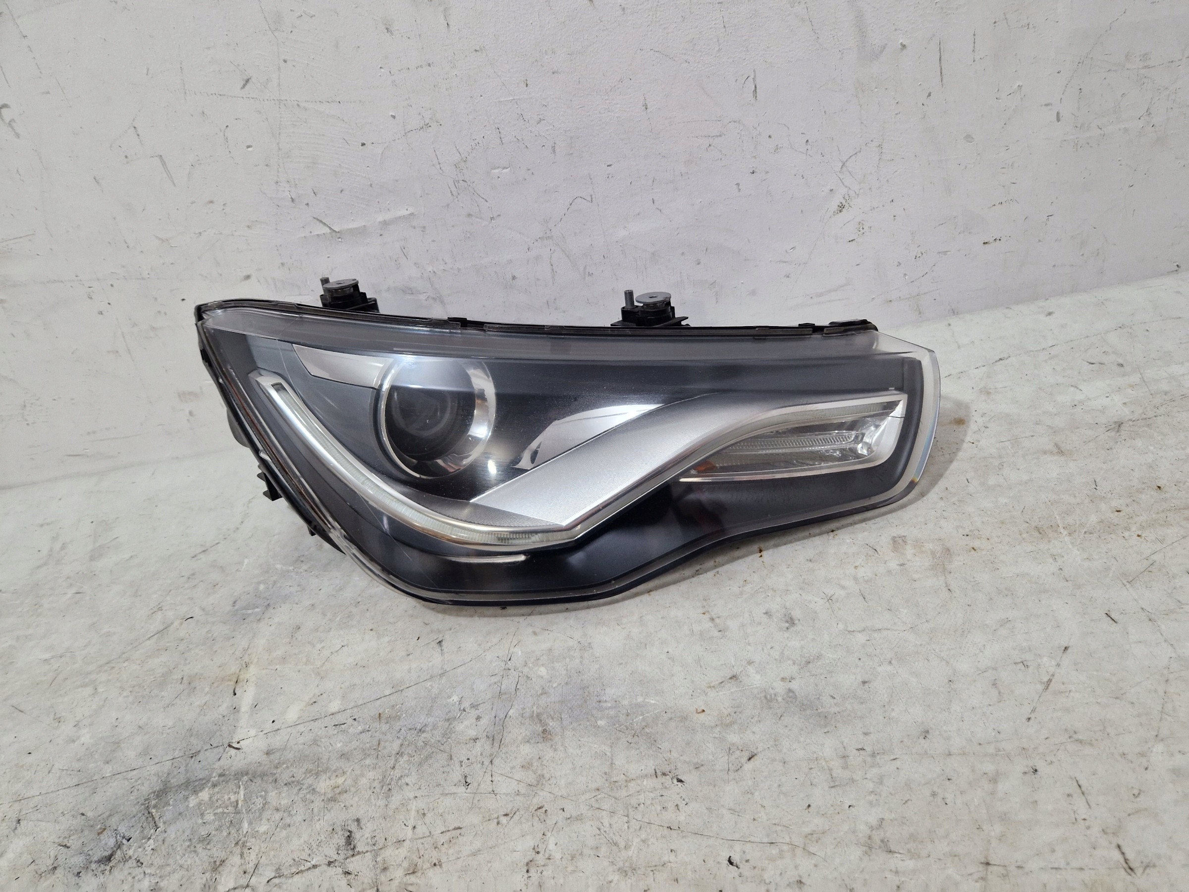 light right front XENON AUDI A1 and 8X 2010-2014 8X0941004J EUROPA