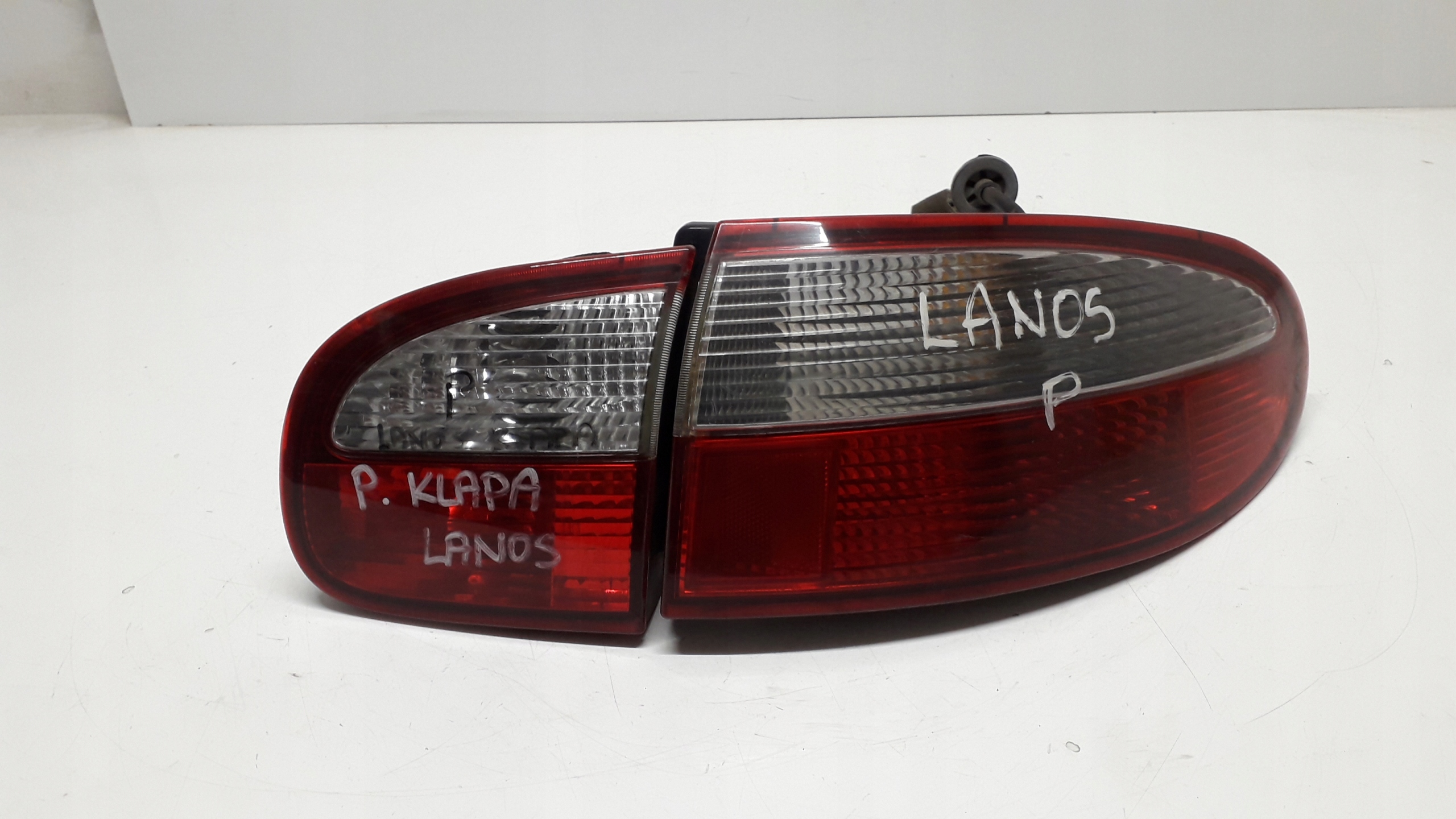 DAEWOO LANOS HB LAMPA PRAWA TYLNA