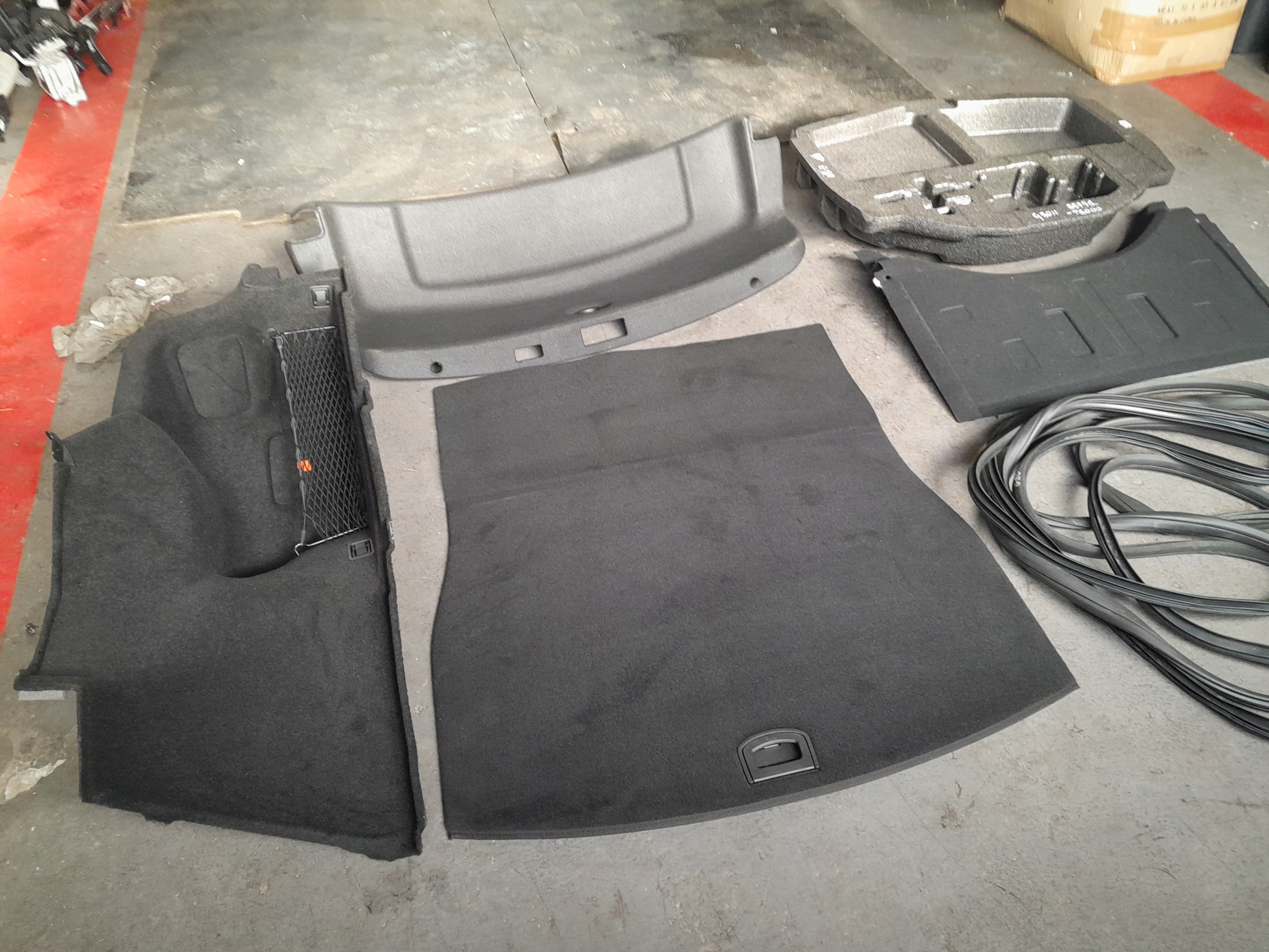 85740-T1000 85740-T1020NNB - HYUNDAI GENESIS G80 II 20-обивка бекон крышка