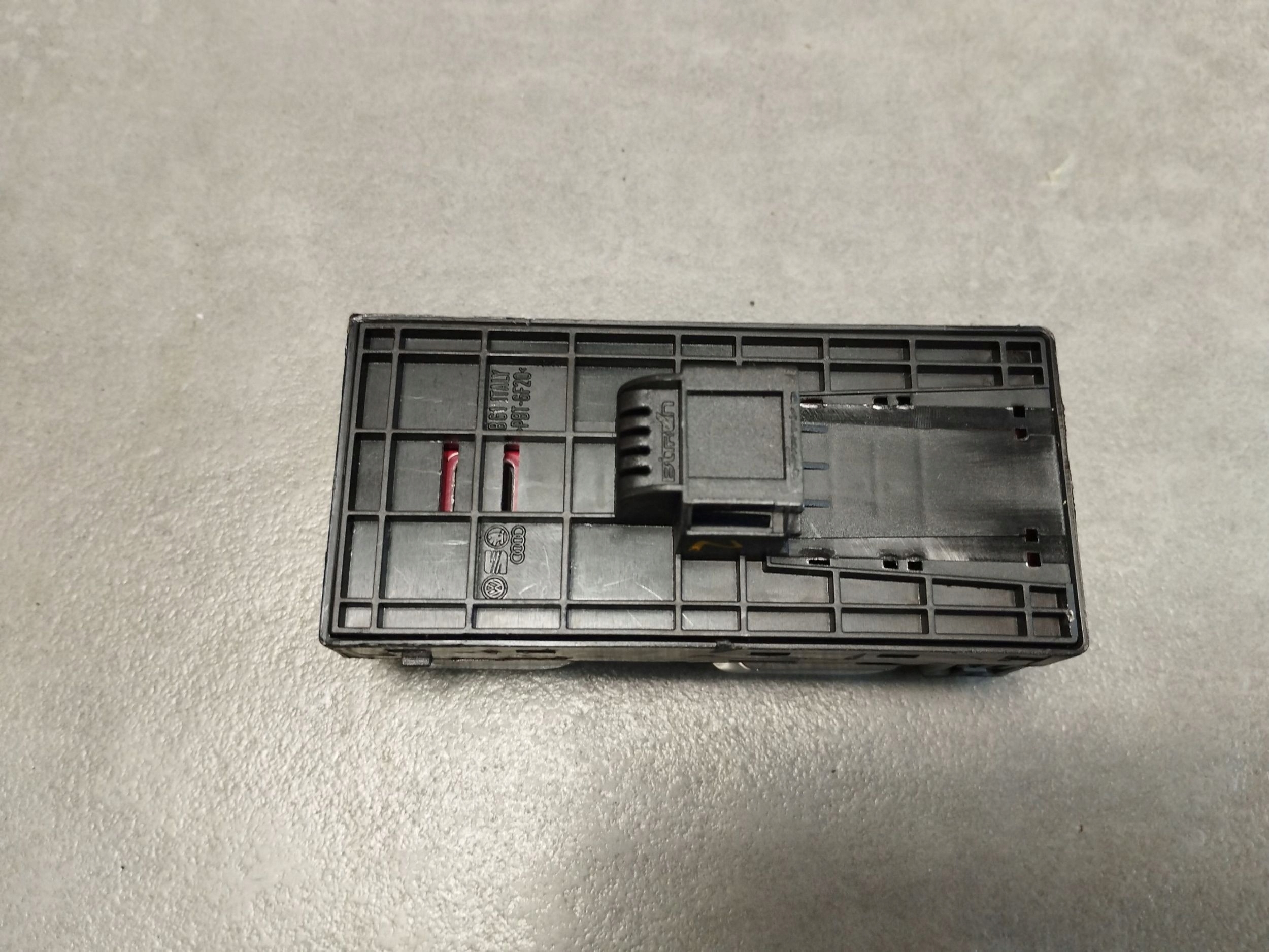 Audi A8 D4 4H ovladac oken levý předek 4H0959851E