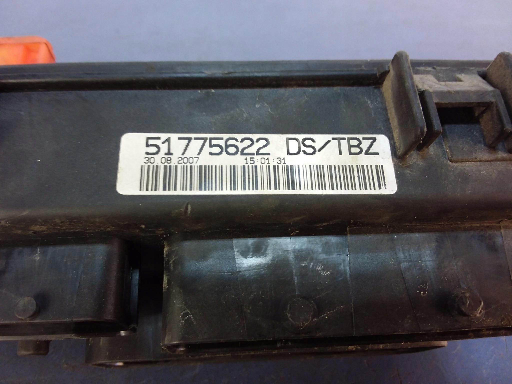 FIAT PUNTO GRANDE SKRZYNKA BEZPIECZNIKÓW 51775622 Typ samochodu Samochody osobowe