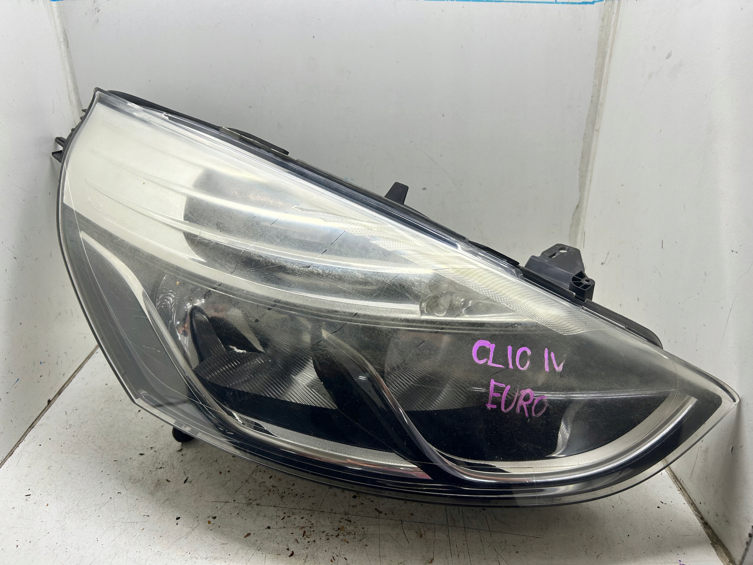 light right REFLEKTOR right front 260102796R RENAULT CLIO IV