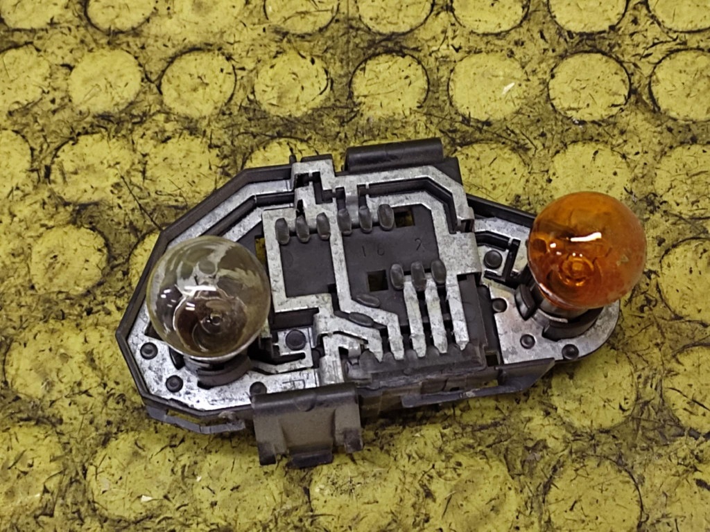 SEAT LEON and light right rear part 1M6945096