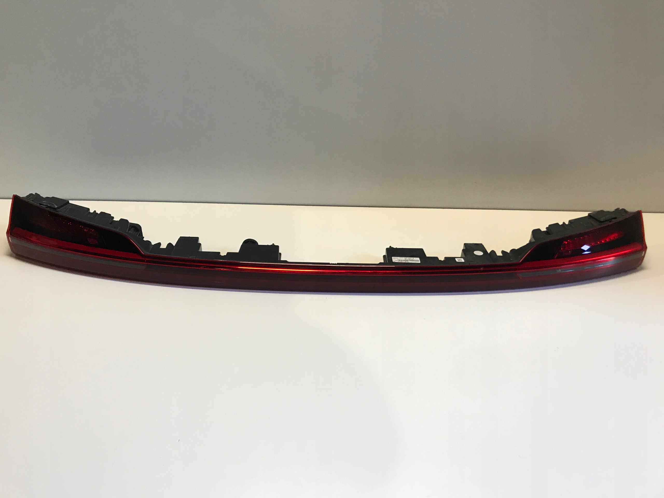 ФАРА ЗАДНЯЯ КРЫШКА LED AUDI Е-TRONke945095b