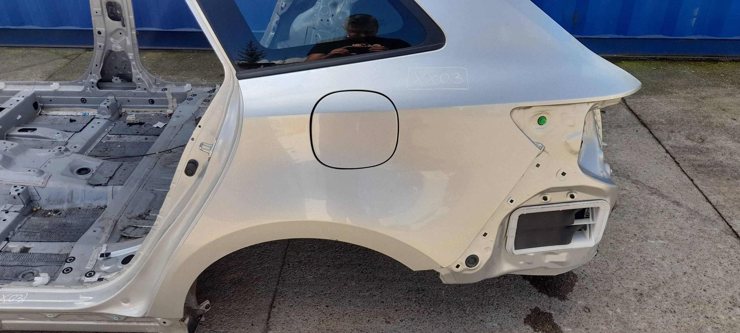 Toyota Corolla E21 Kombi quarter rear left (XX03)