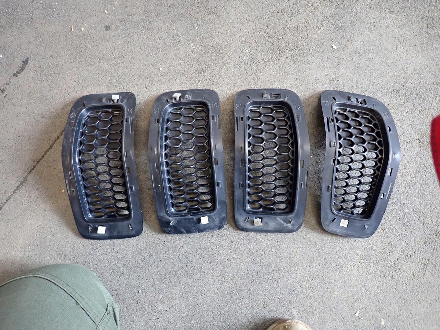 Kratki Grill JEEP CHEROKE TRAILHAWK 68138335A