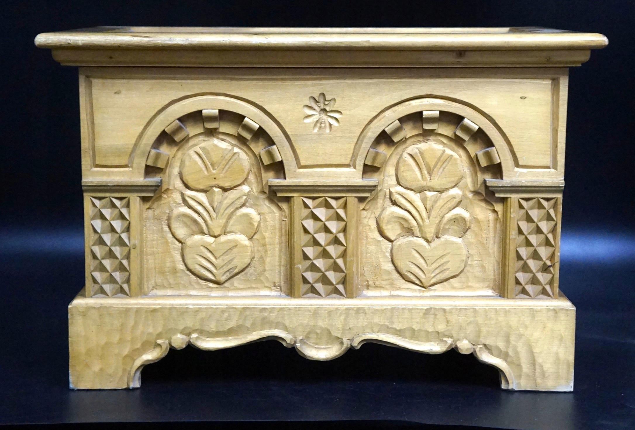 H-P DUŻA DREWNIANA SZKATUŁKA SKRZYNIA RZEŹBIONA