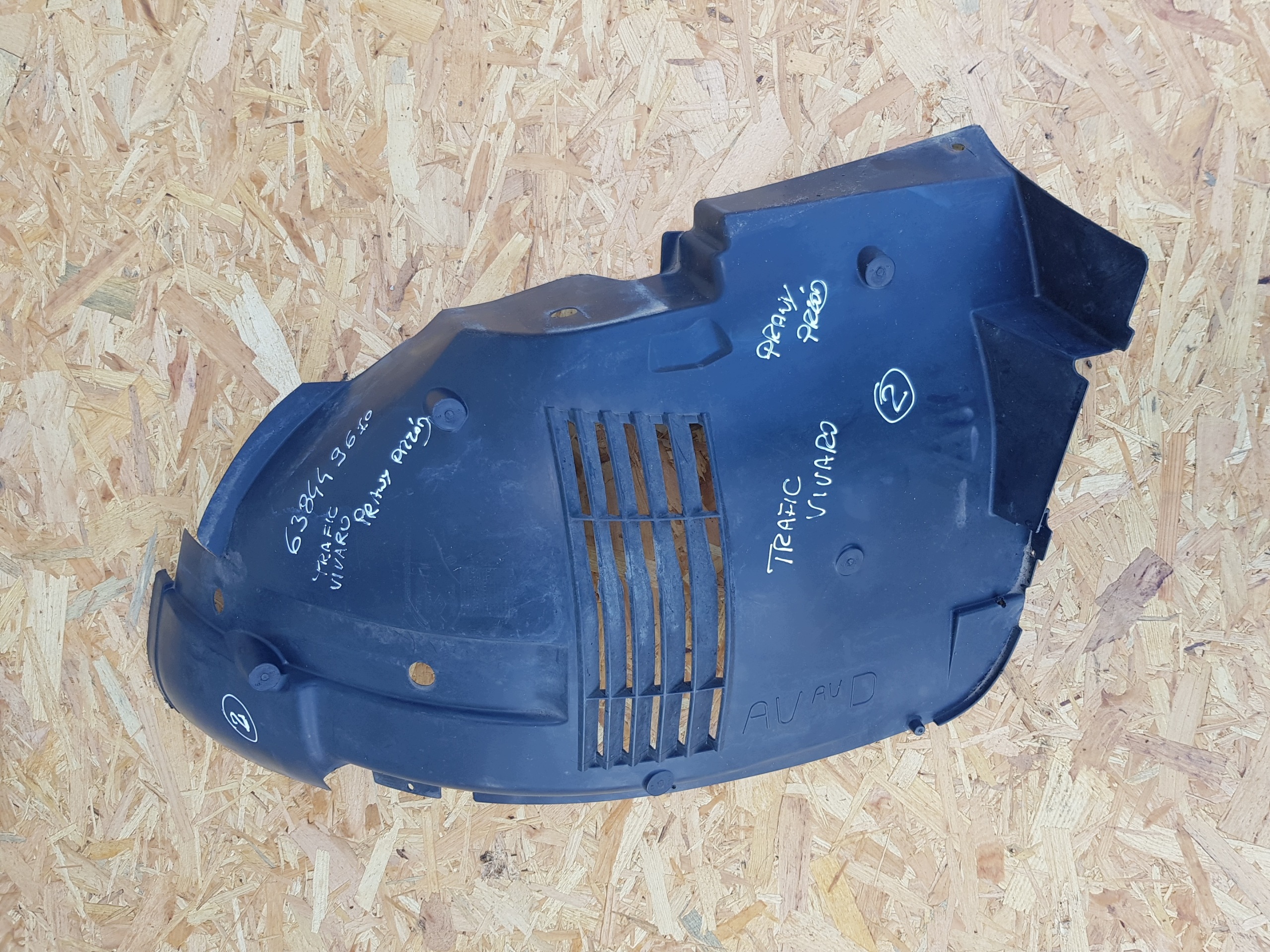 TRAFIC III VIVARO B mudguard front front right 93867898 638449610R