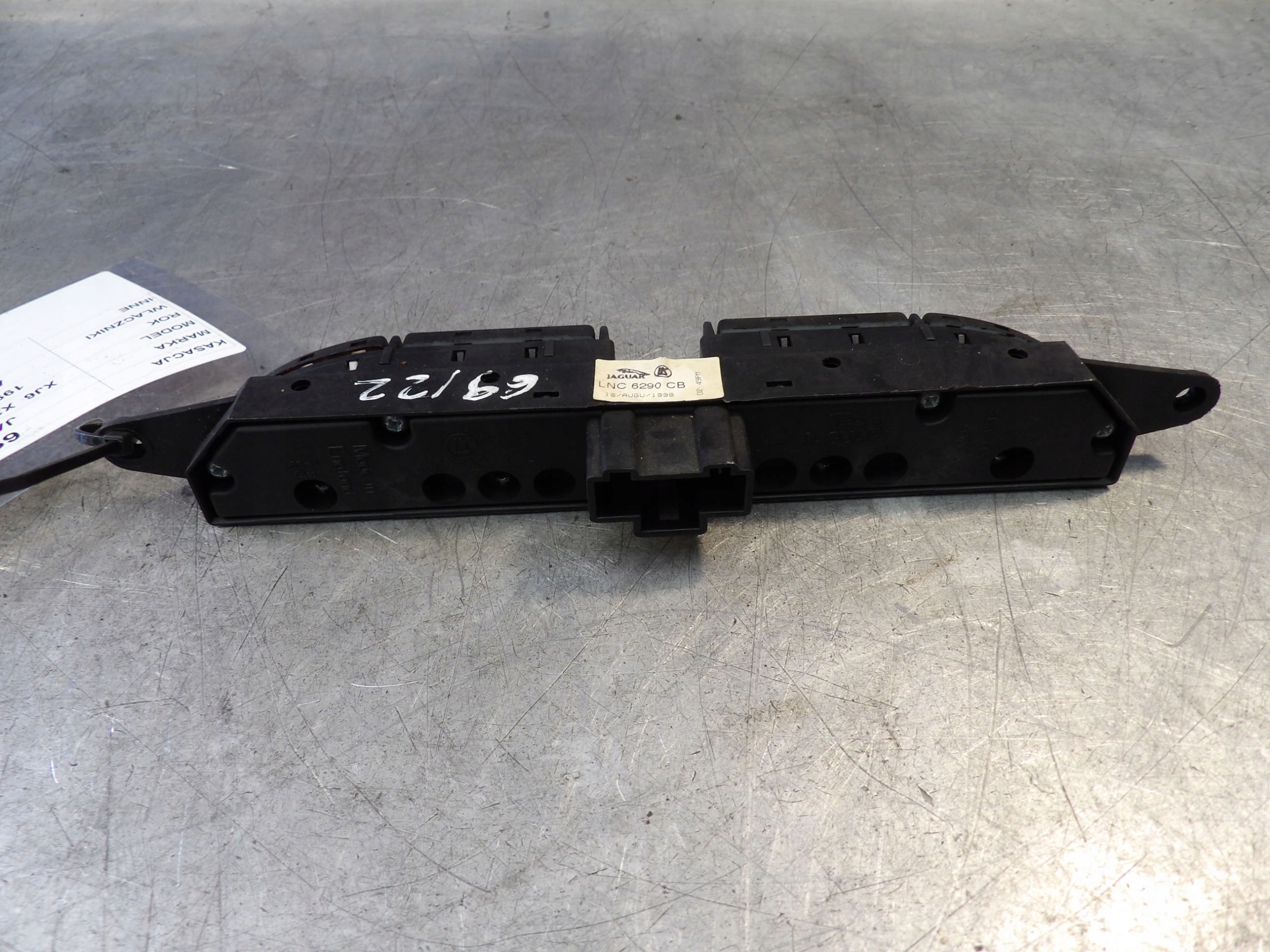 JAGUAR XJ6 1998R - SCHALTER DES WARNBLICKSCHALTERS LNC6290CB