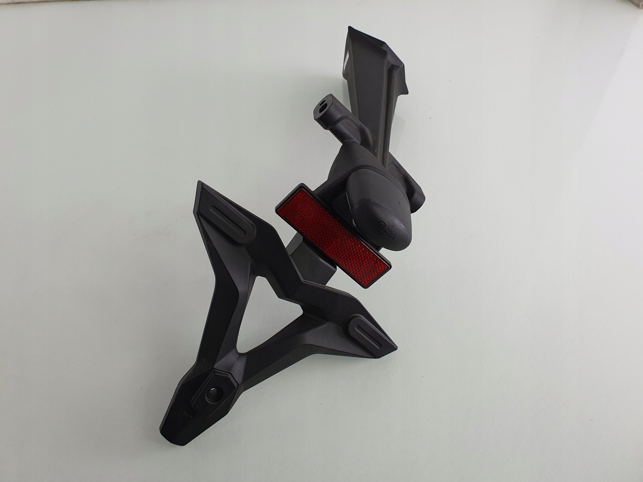 F42 TRIUMPH DAYTONA 675 MOCOWANIE TABLICY OGON