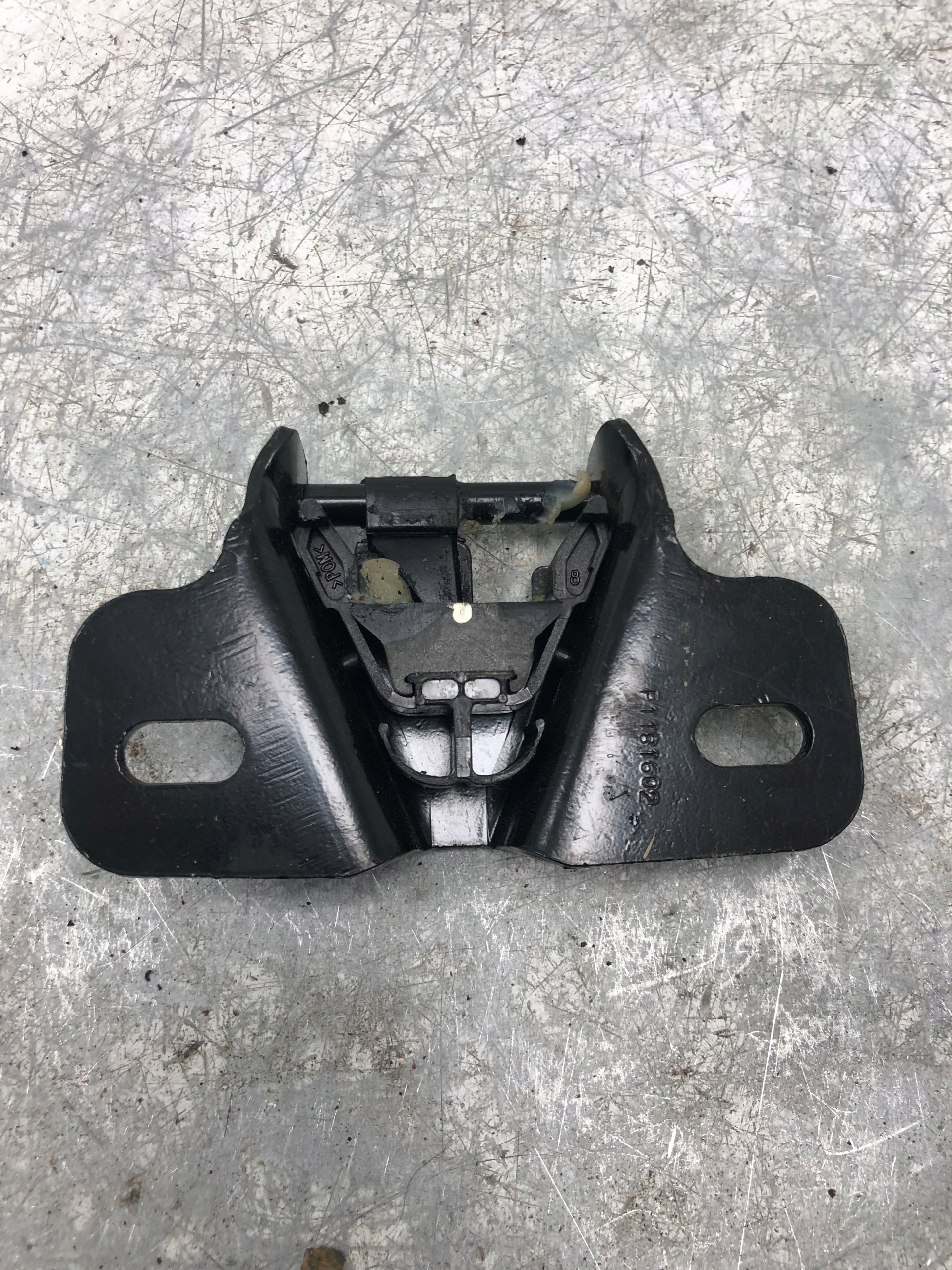 ODBÓJ RYGIEL DRZWI RENAULT MASTER III Producent części Renault OE