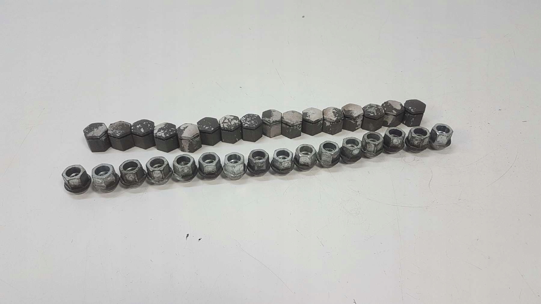 INSIGNIA B КОЛЕСНЫЕ ГАЙКИ НАБОР 16 ШТ