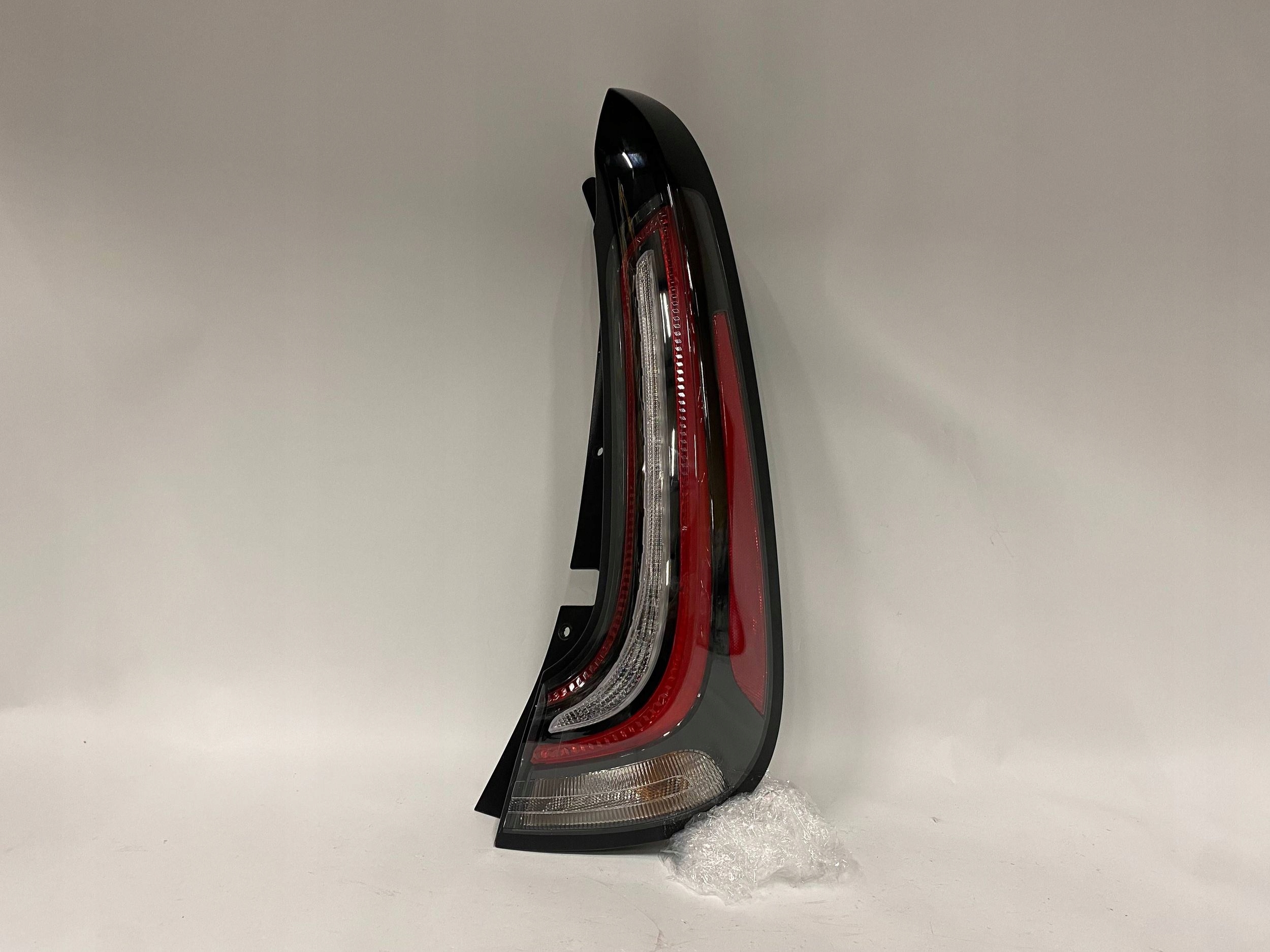 kia SOUL III фонарь правый 92402-K0 оригинал