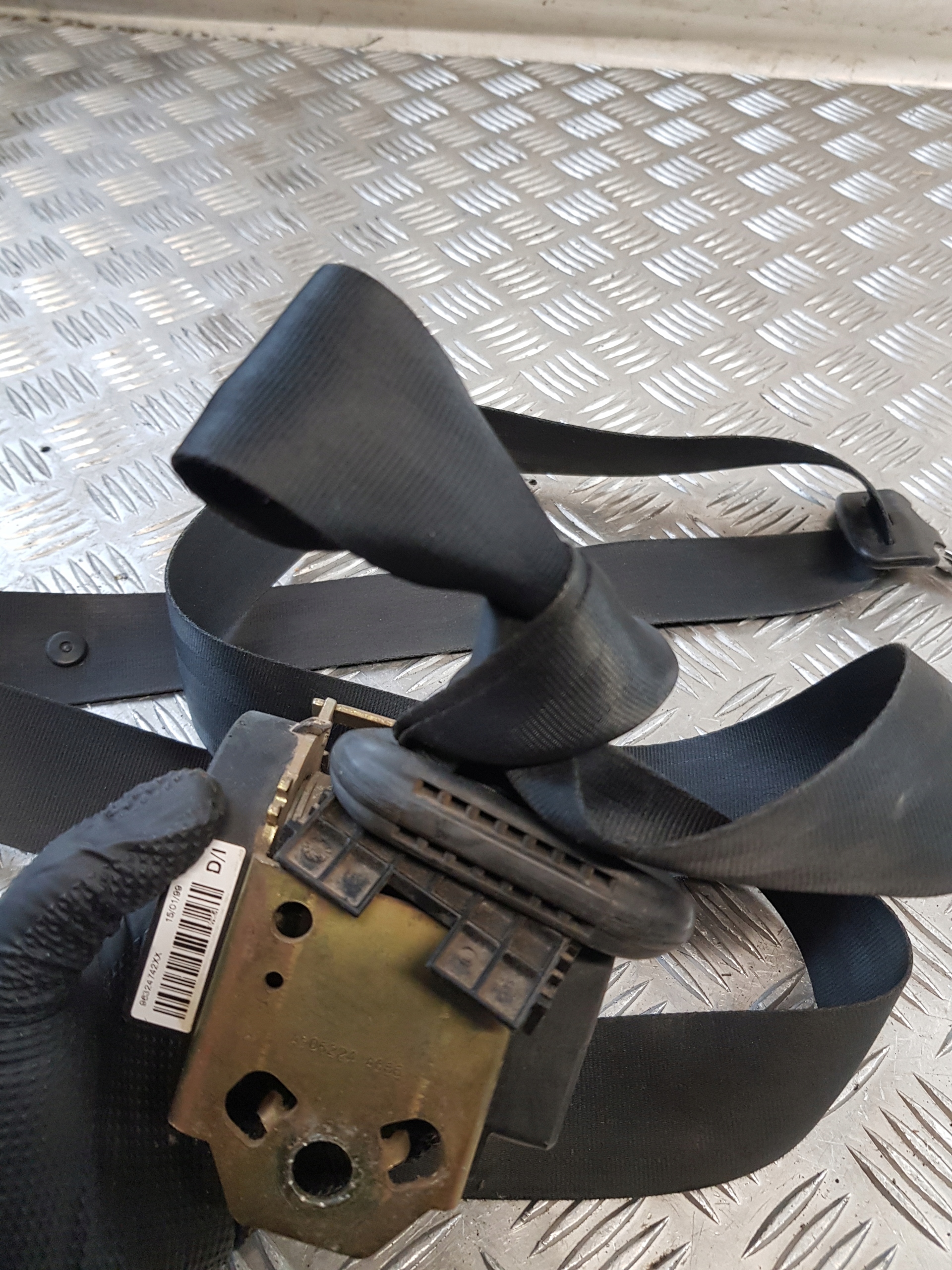 seat belt left front PEUGEOT PARTNER and 96324742XX