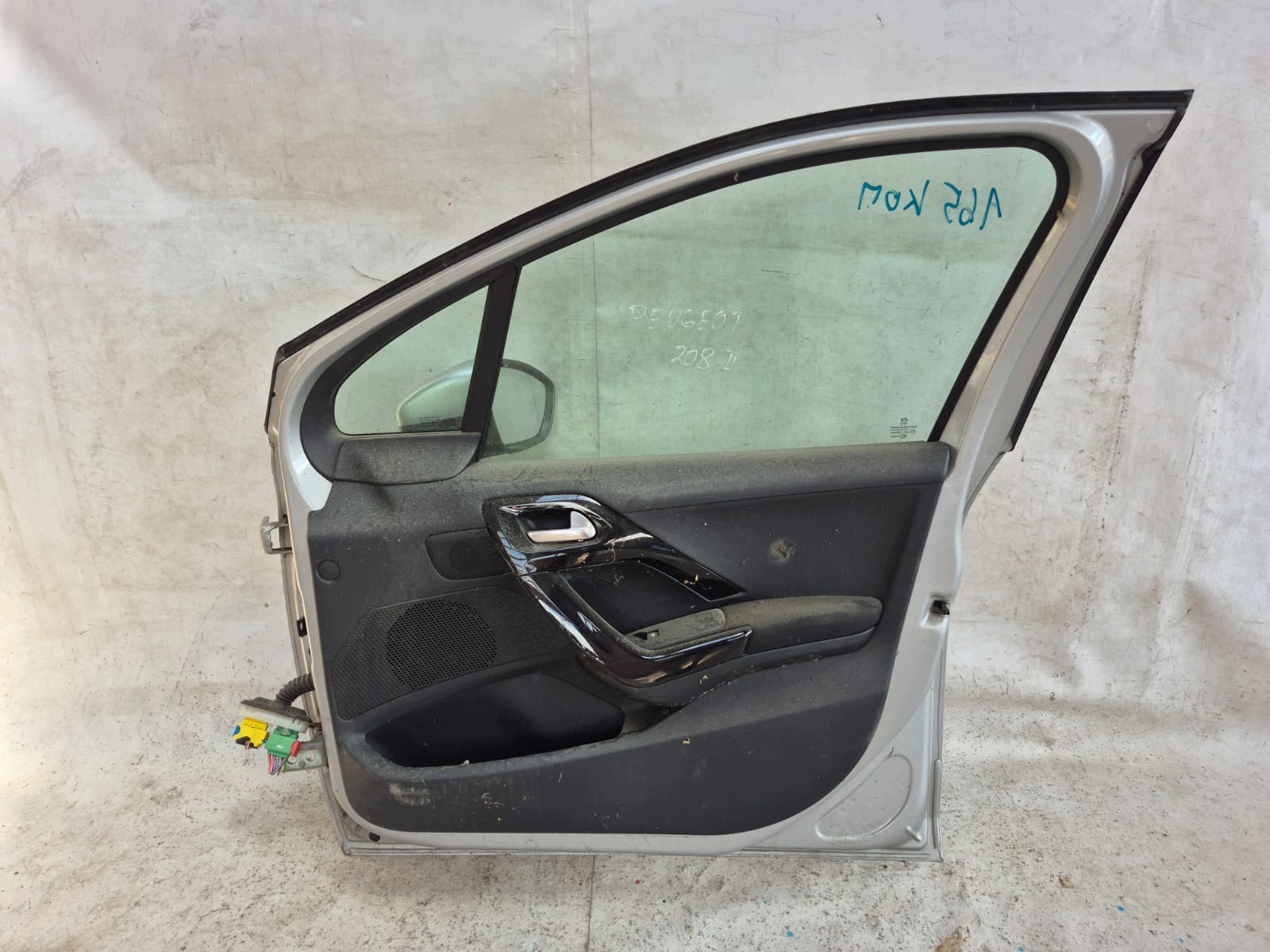 PEUGEOT 208 and 5D 12- door right front front complete