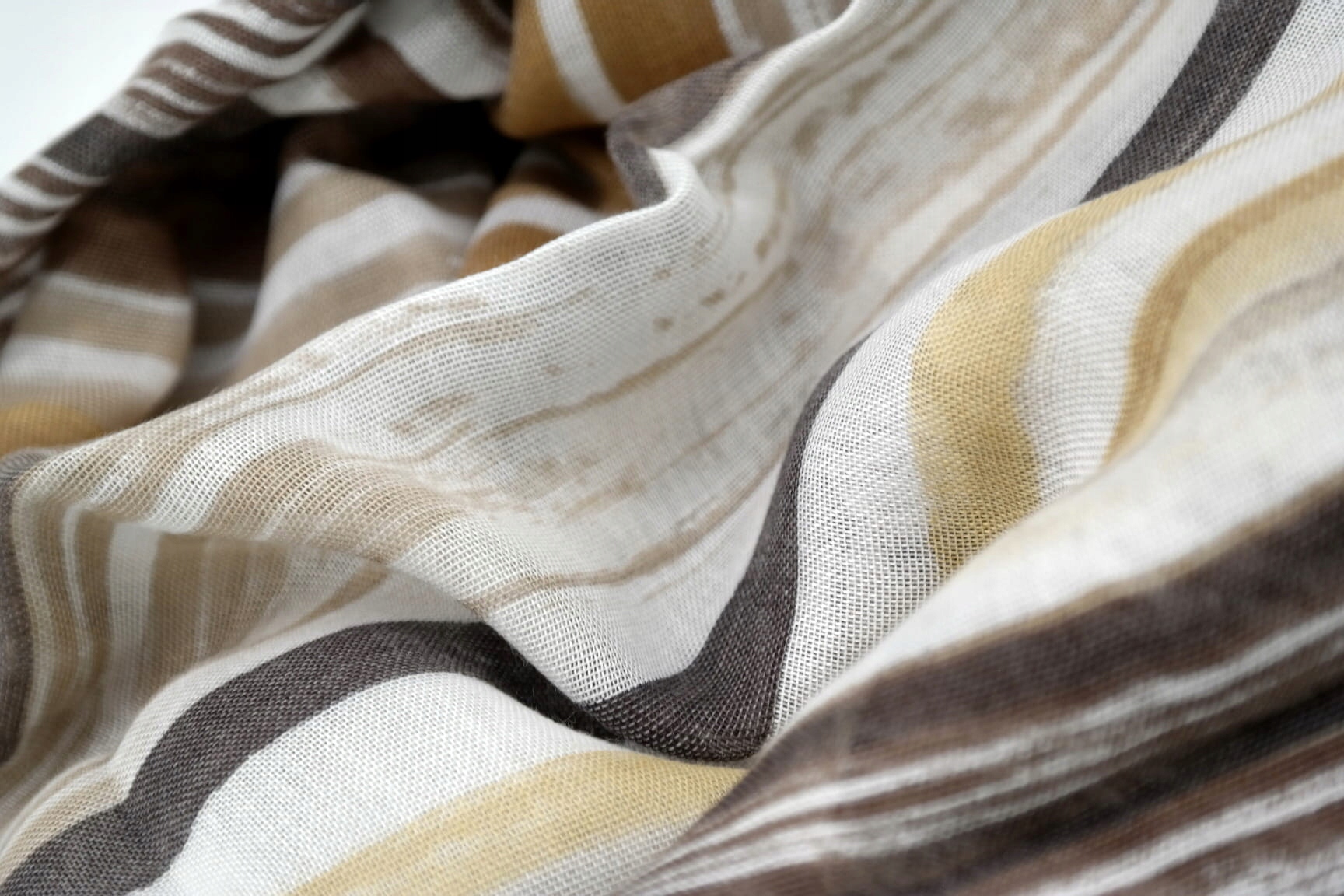 GUESS szal męski brąz-beż paski SZGS05 Cechy dodatkowe frędzle