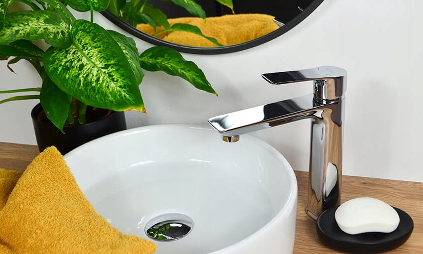 Metalowy korek klik klak do umywalki bez przelewu chrom push-open SOTBE Marka Sotbe