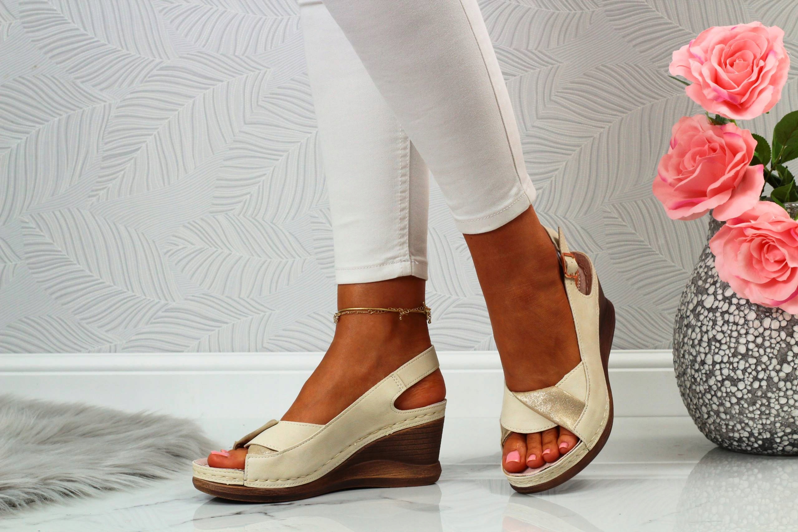 DAMSKIE SANDAŁY WYGODNE LEKKIE KOTURNIE SKÓRA Rozmiar 40