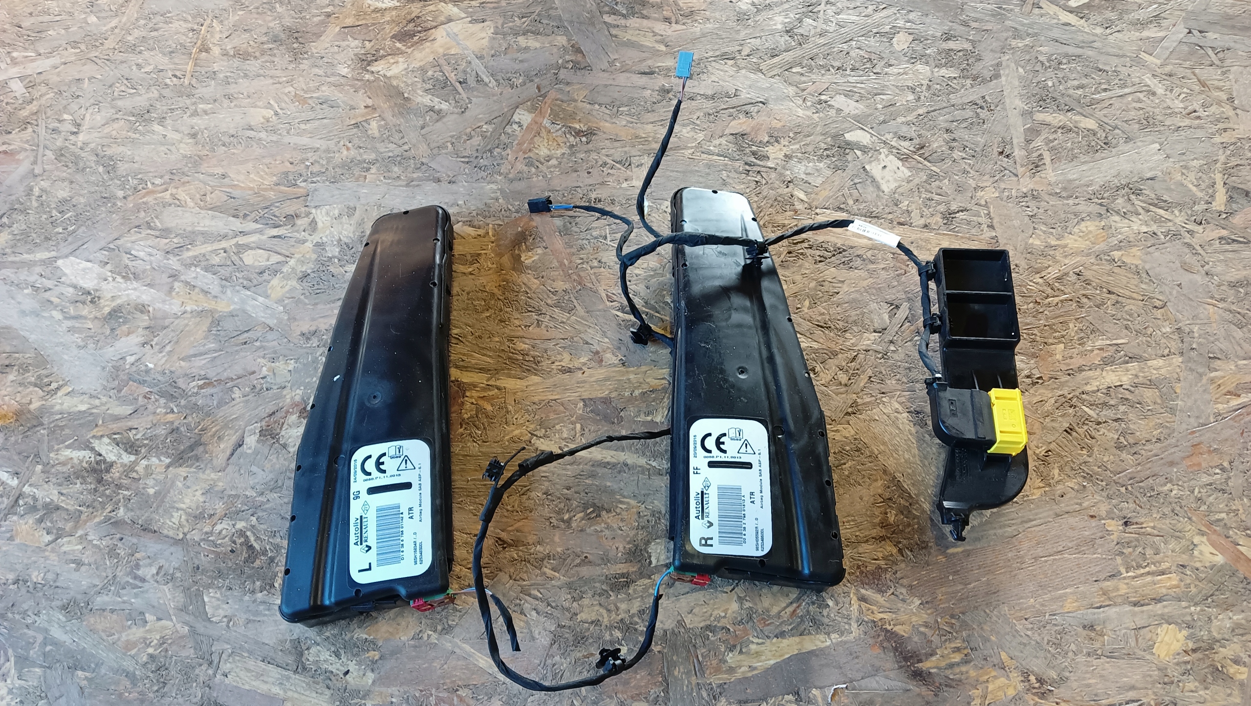 CLIO IV PODUSZKA FOTELA 985H16834R 985H05592R