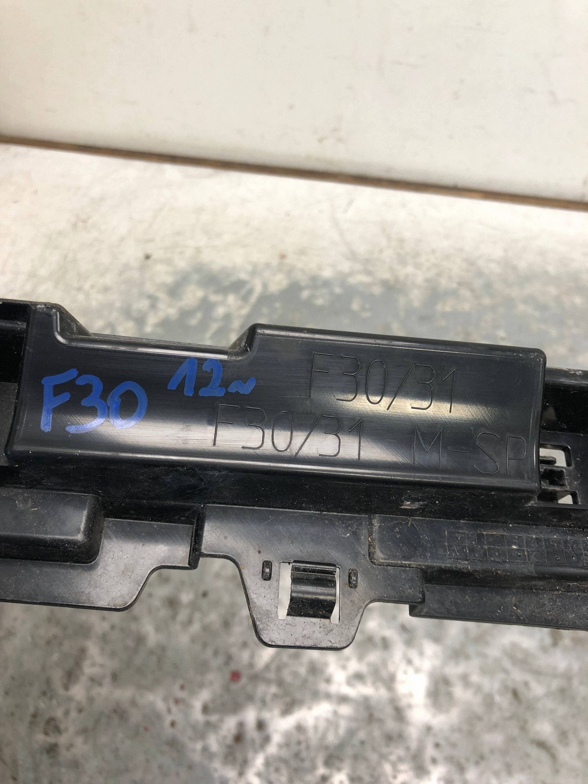 Support Jupes Gauche BMW F30 7256915