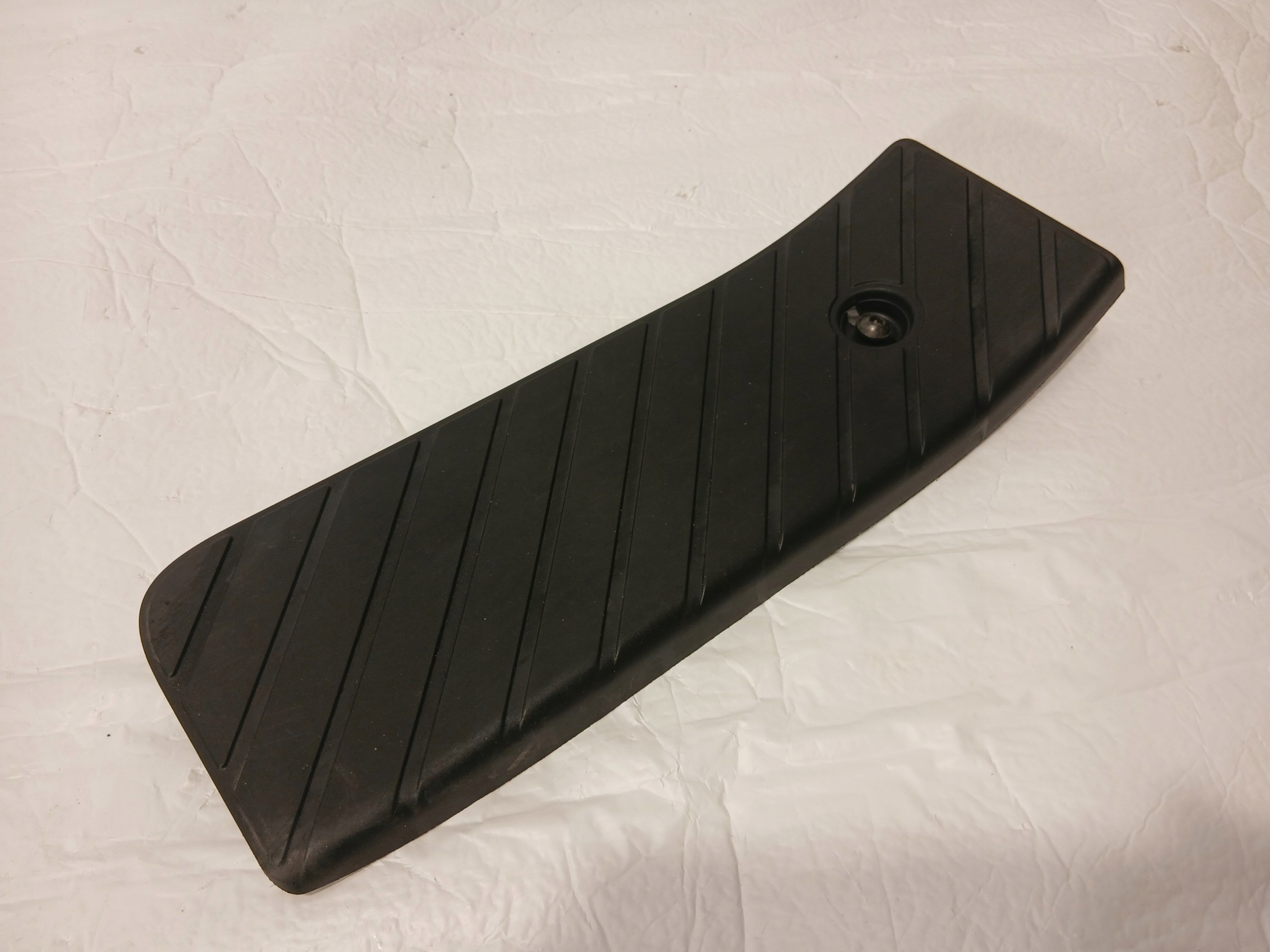 AUDI A4 B9 LIFT PODNOZEK PODSTOPNICA 8W1864777