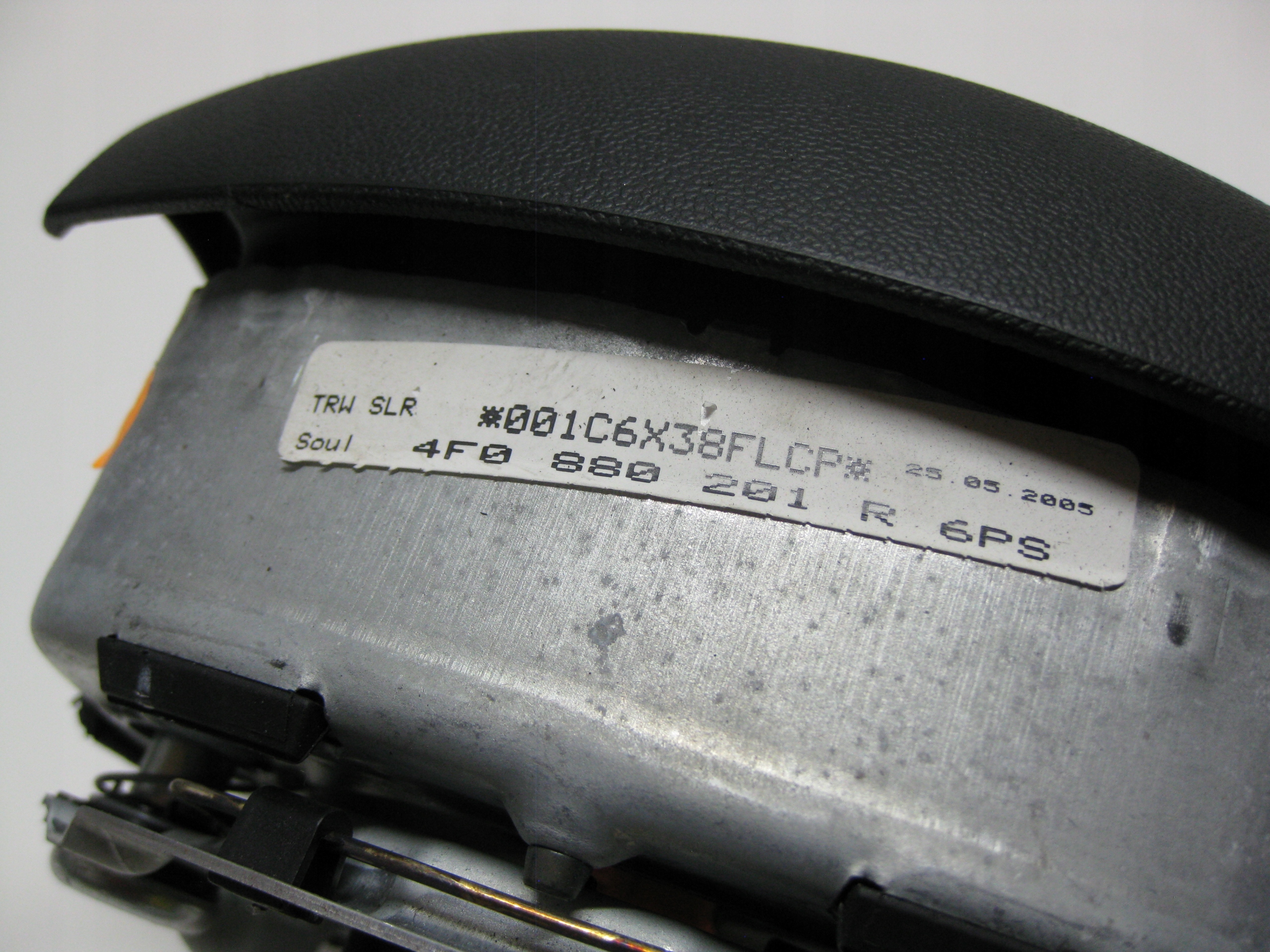 AUDI A6 C6 2.4 6V 05R Airbag Deckel 4F0880201R