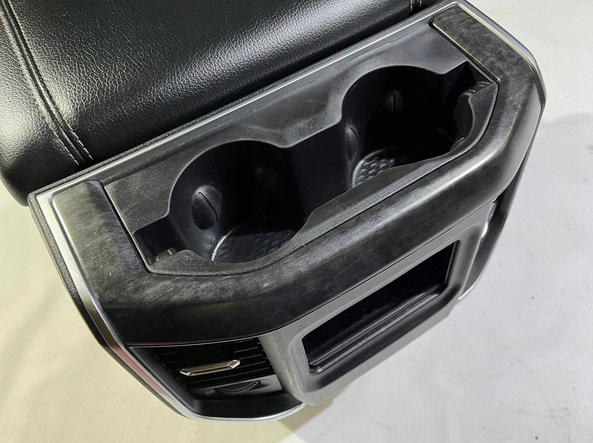 console central tunel central armrest Dodge RAM 1500 2019