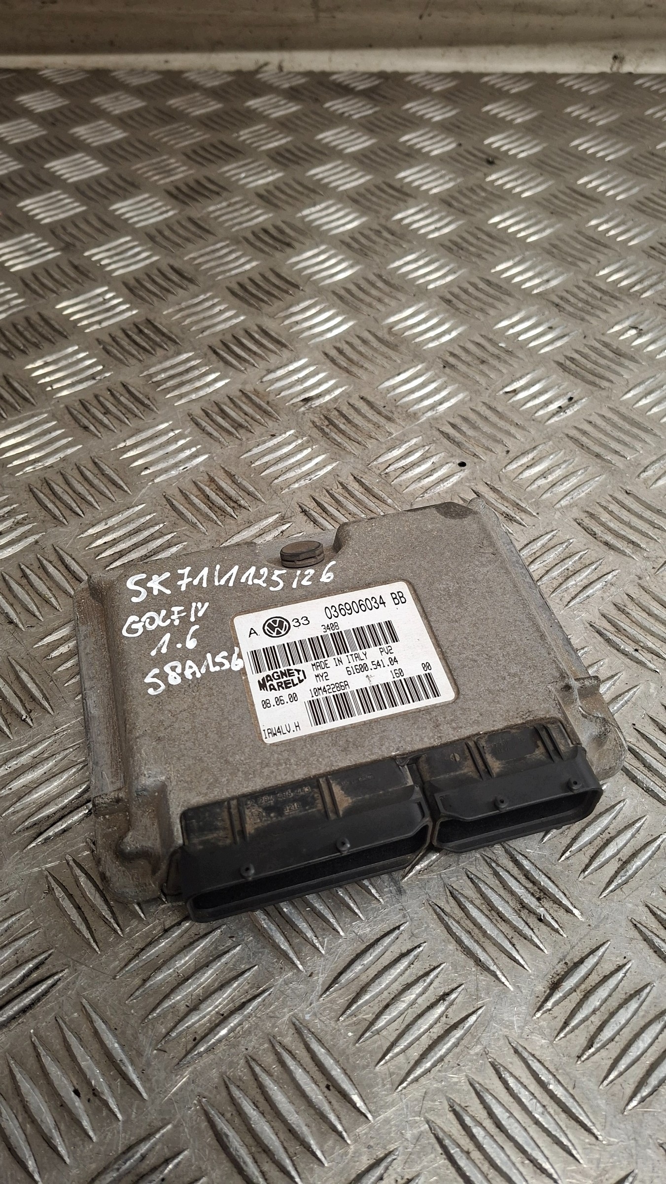 control unit of the engine VW GOLF IV 1.6