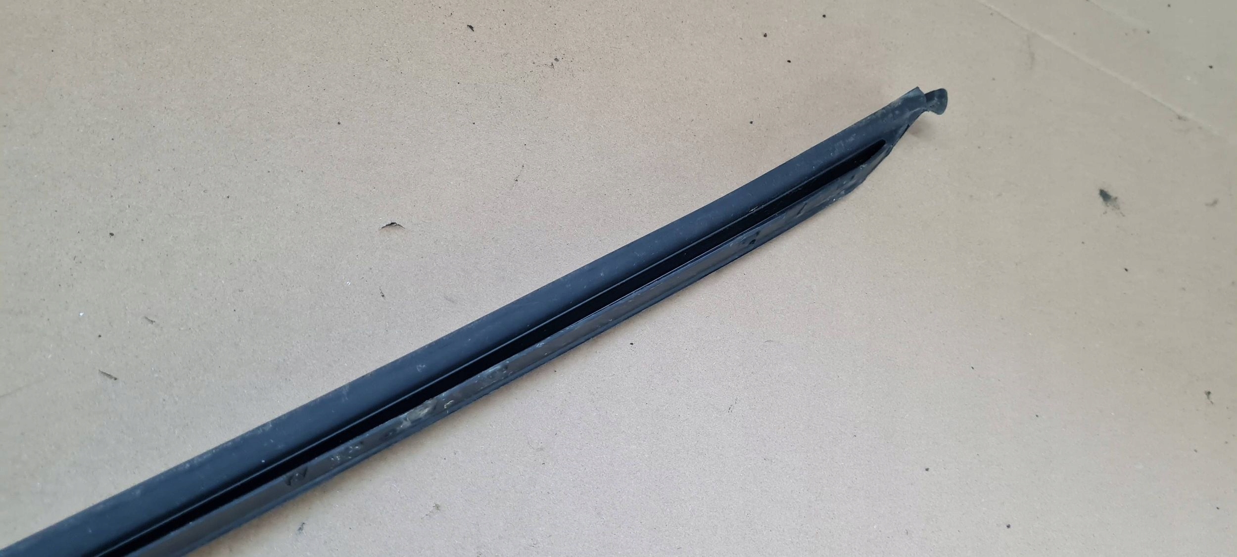 S4 B8 A4 moulding windows CZOLOWEJ left left front 8K0854327