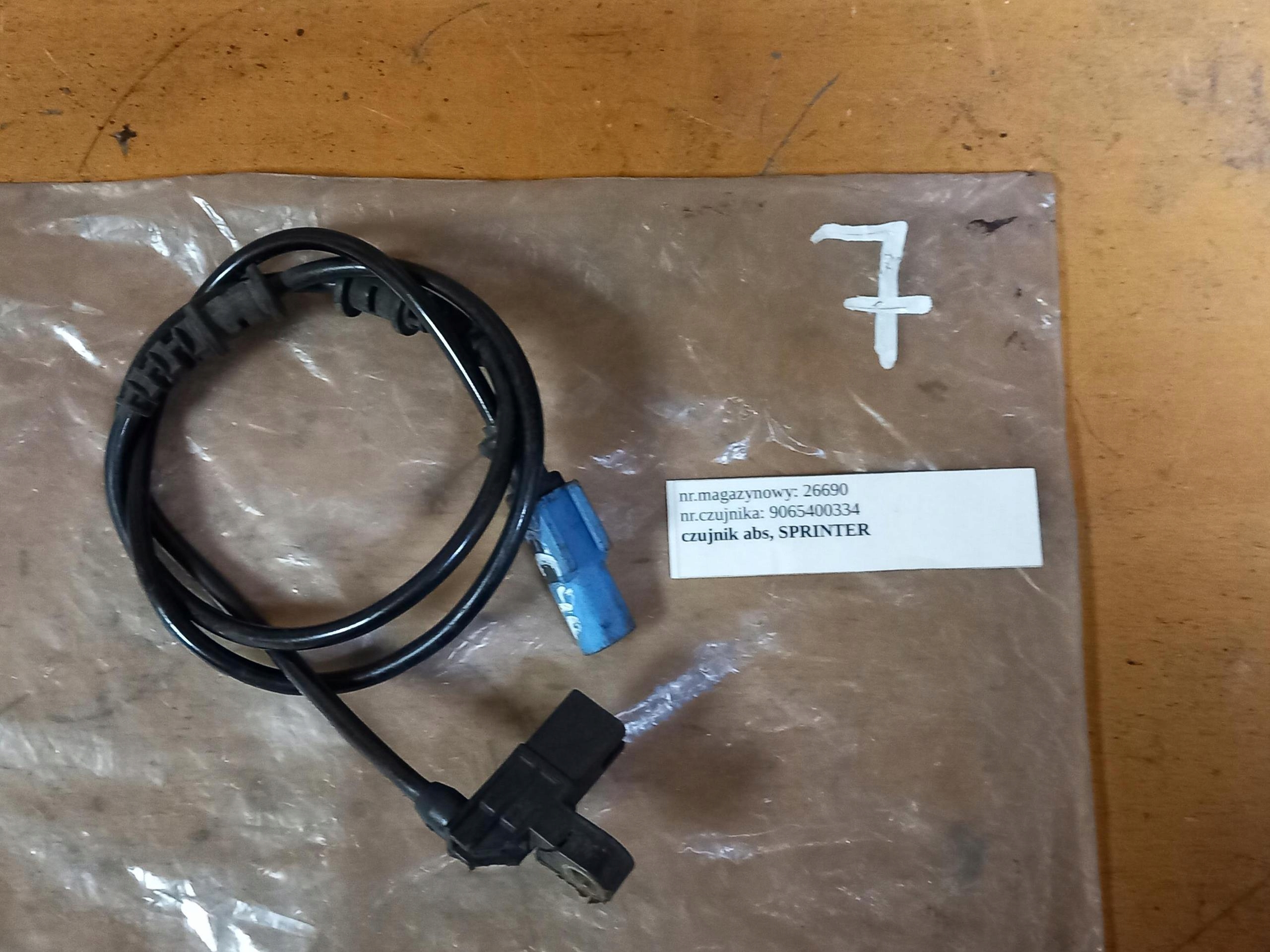 Sensor ZUZYCIA KLOCKOW HAMULCOWYCH MERCEDES SPRINTER W906 9065400334