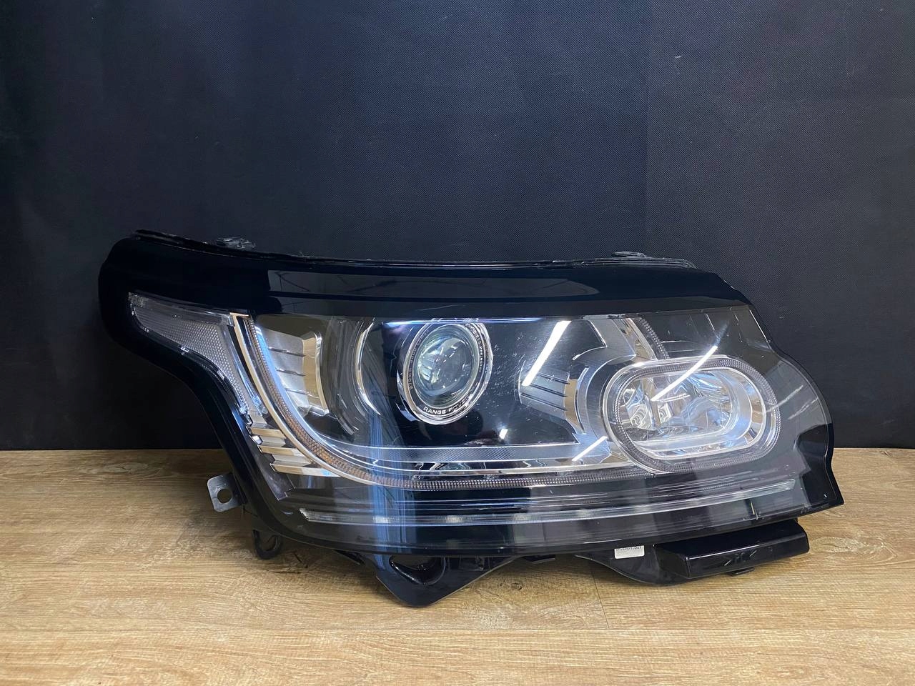 PRZÓD ZDERZAK MASKA BŁOTNIKI REFLEKTORY 16 PIN 4PDC RANGE ROVER VOGUE L405 Numer katalogowy części JLR240804-116