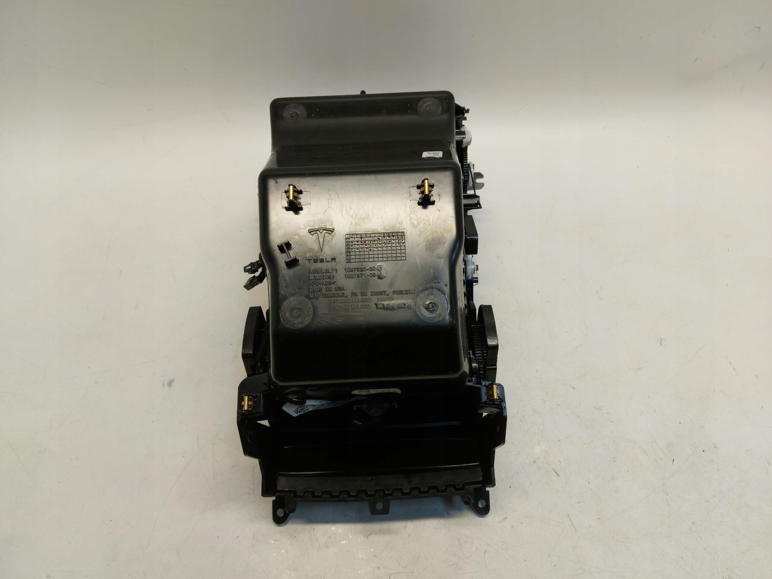 TESLA Model 3 III Handschuhfach tunel mitte