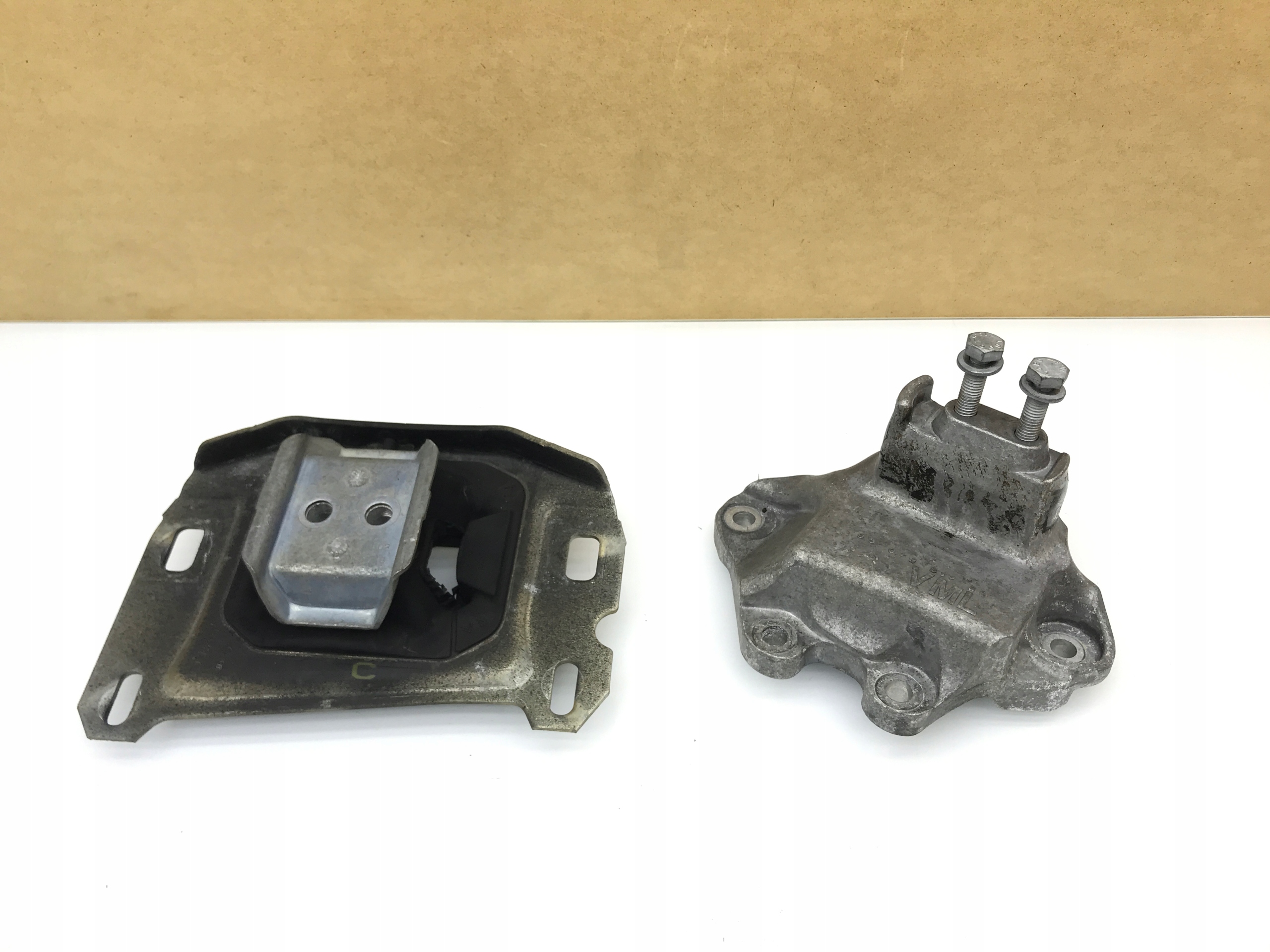 9807981780 9673768480 - C4 Пікассо II Лапа подушка кріплення коробки