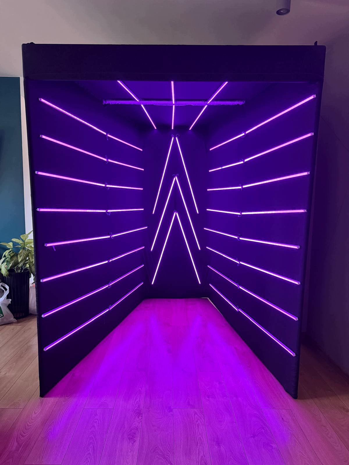 Tunel LED RGB na wesele jako efektowna fotostrefa świetlna
