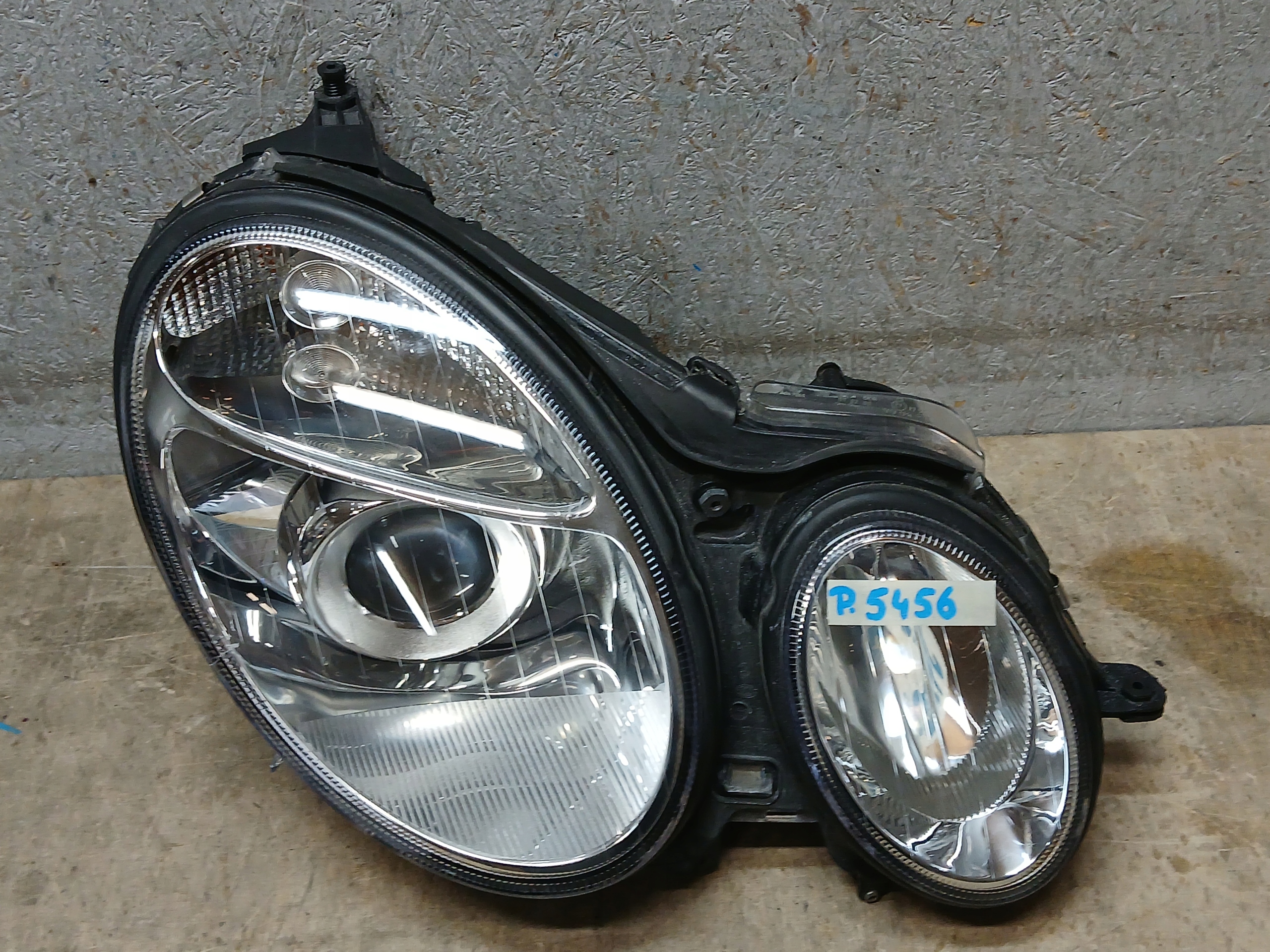 light front right MERCEDES E KLASA W211 XENON A2118201461