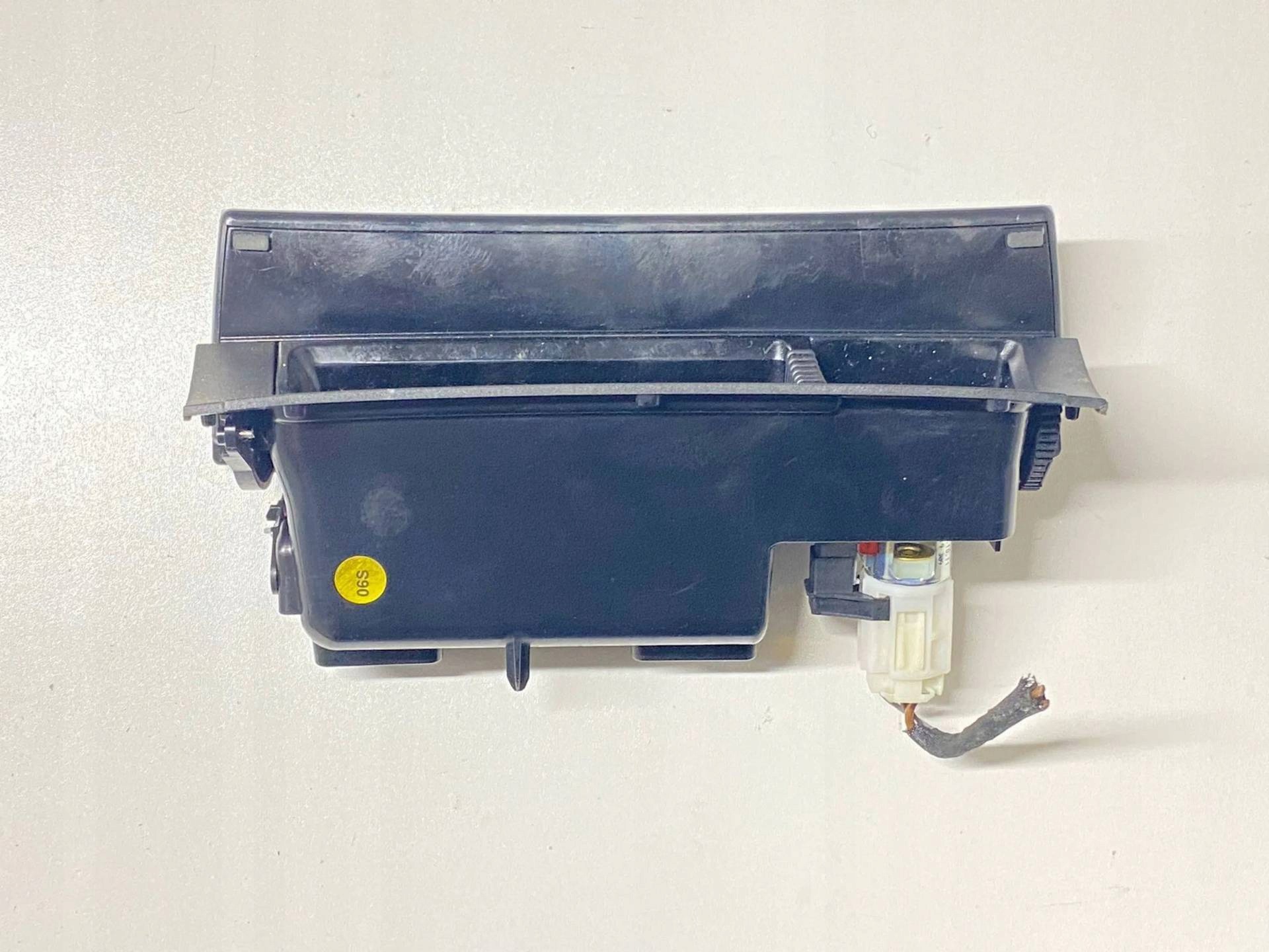 Aschenbecher vorne Volkswagen Passat B7 2011 3C0863284K