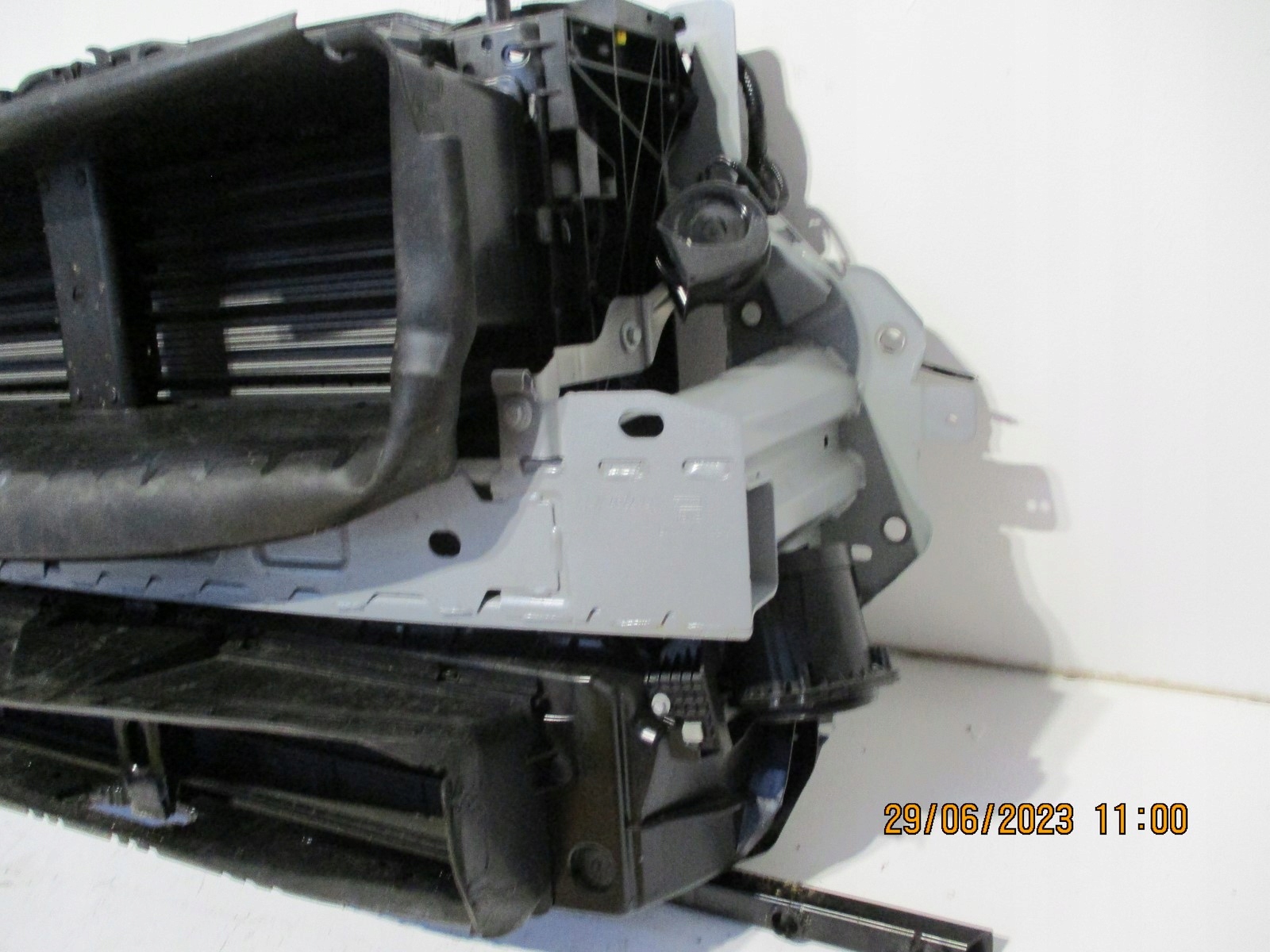 Pas przedni CHŁODNICE FORD KUGA MK3 2,5PHEV Numer katalogowy części PAS  MK3 2,5PHEV