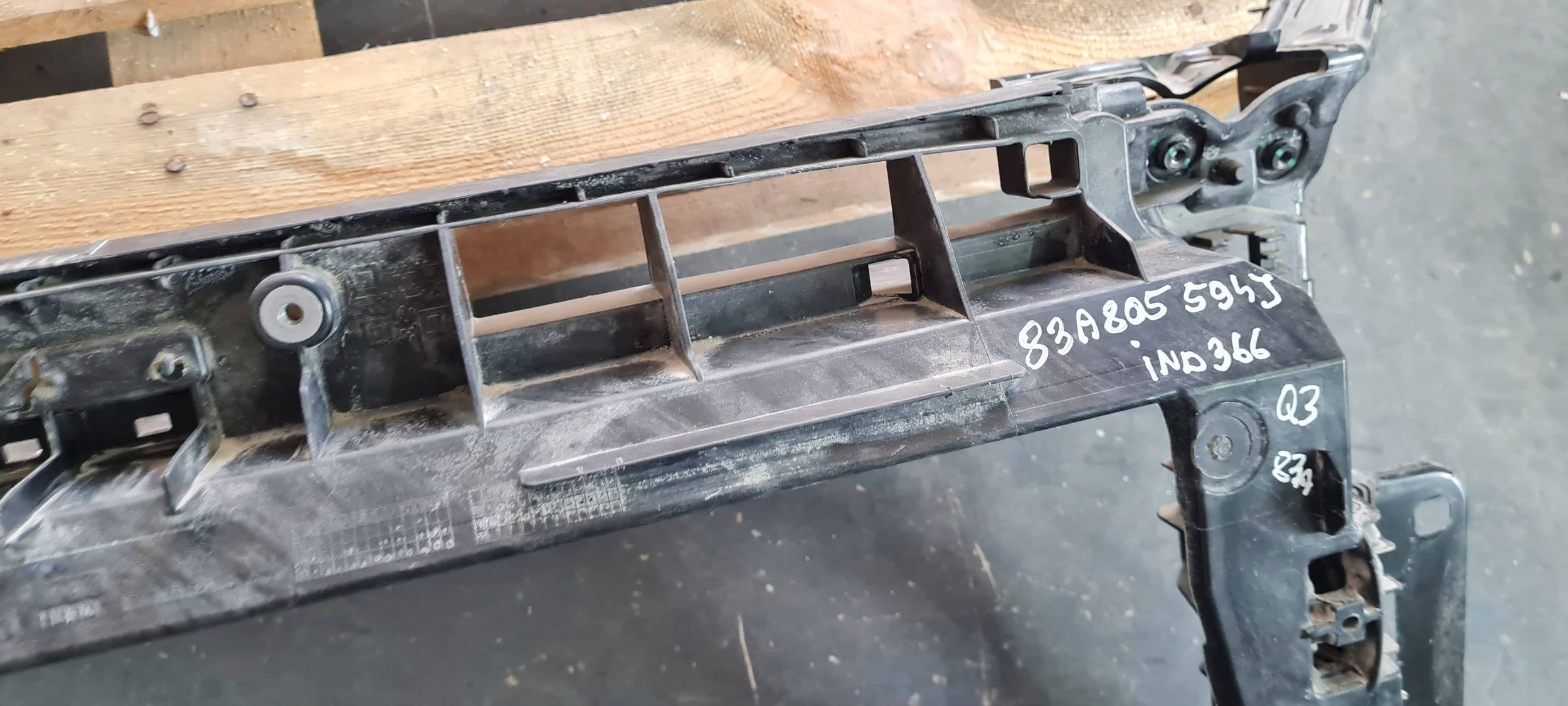 Q3 83A support panel for radiators pillar iron USA ORG 22R 2.0 TFSI 83A805594J